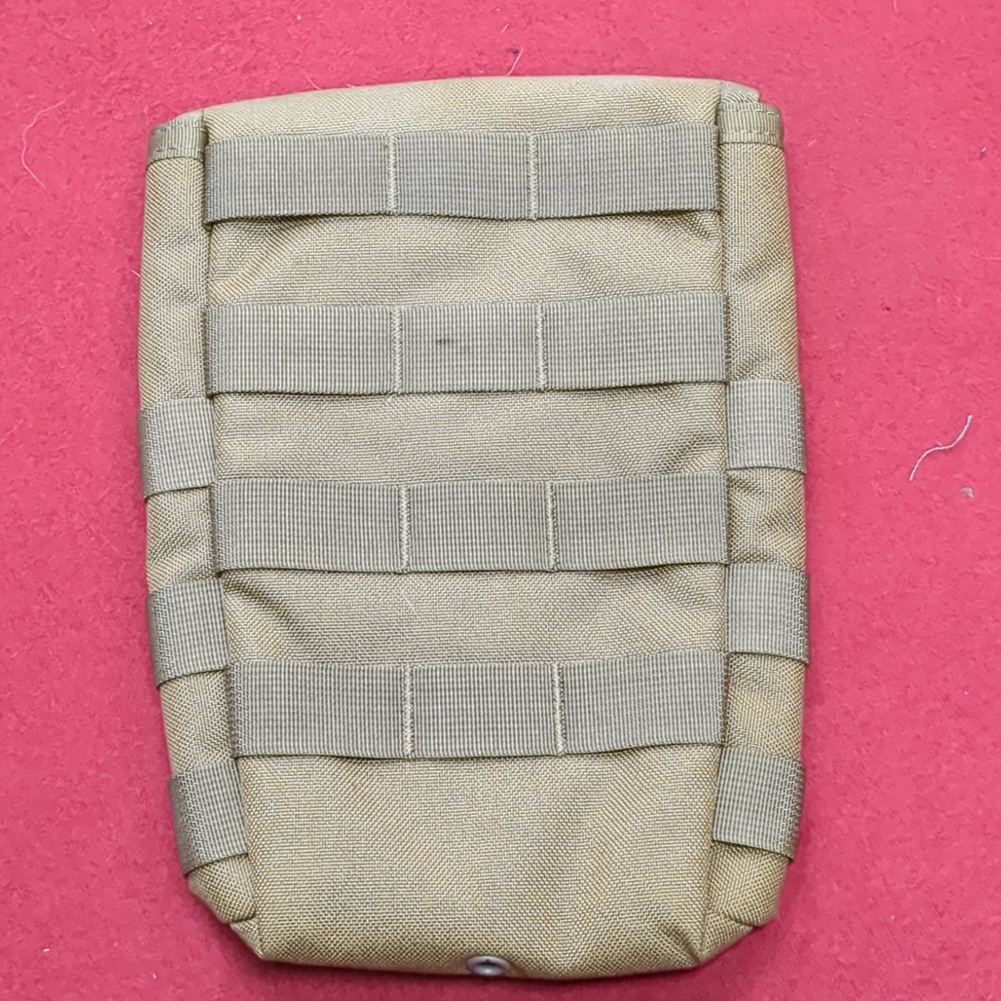 Blackhawk Side/Back Hydration Pouch W/O Speed Clips Coyote Tan Used (09o- db3-NOV100)