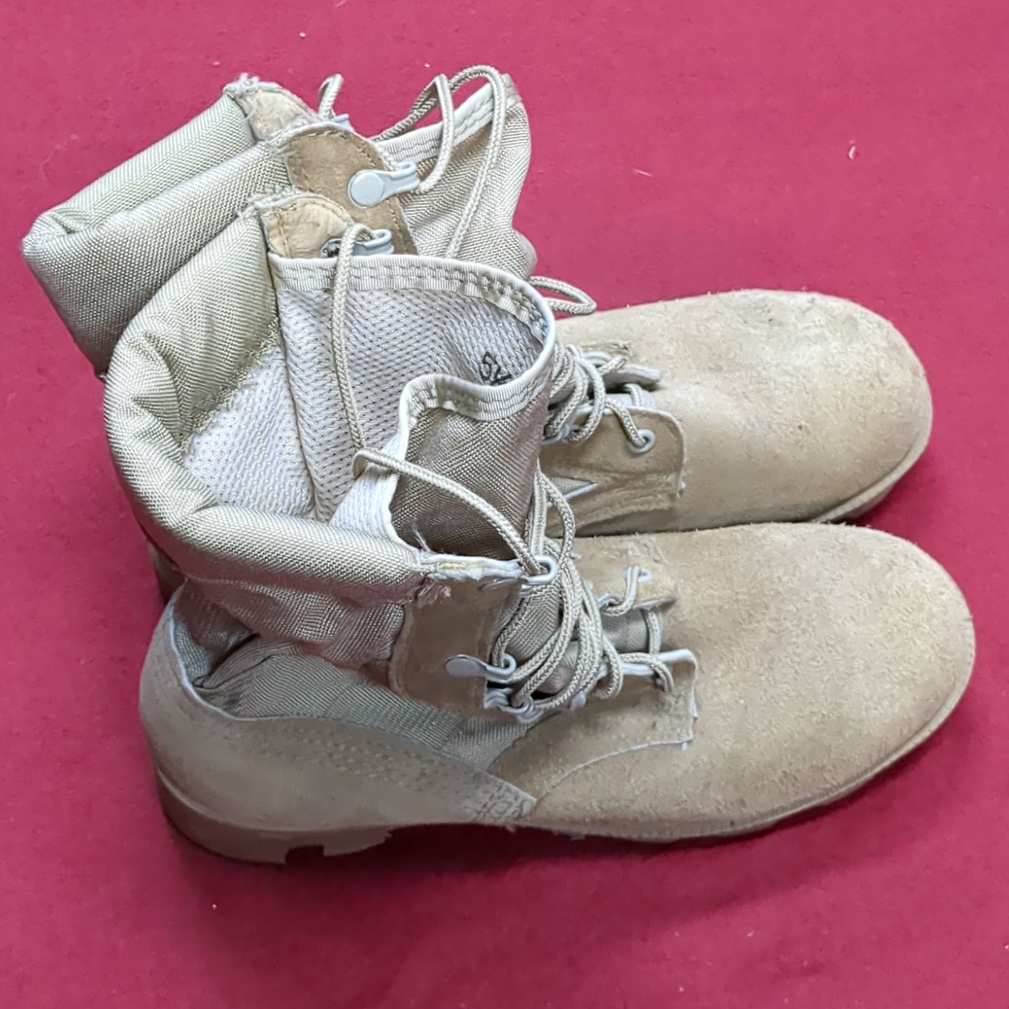 US Army 5 1/2 Wide Standard Issue Hot Weather Combat Boots Coyote 499 Tan Used (a09- DC14-NOV104)