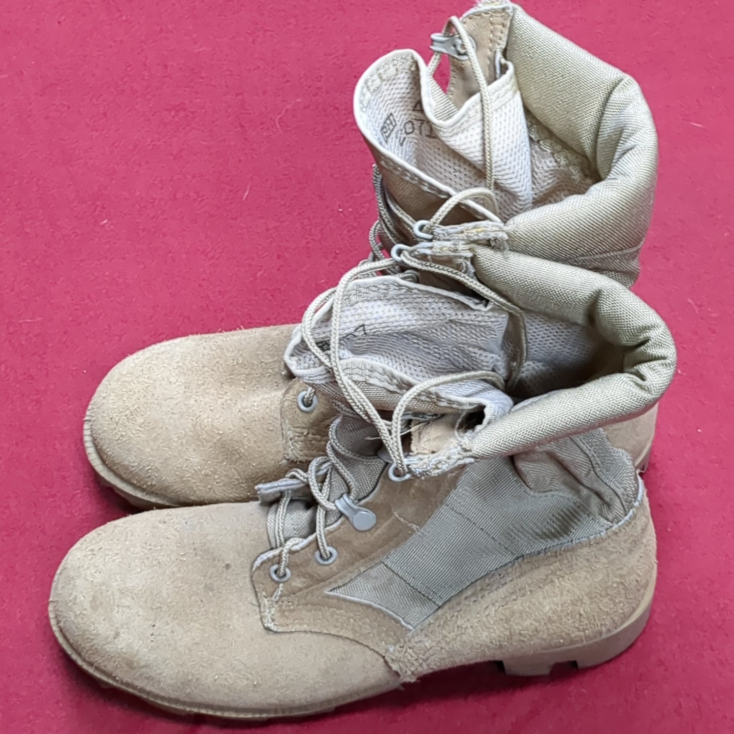 US Army 5 1/2 Wide Standard Issue Hot Weather Combat Boots Coyote 499 Tan Used (a09- DC14-NOV104)