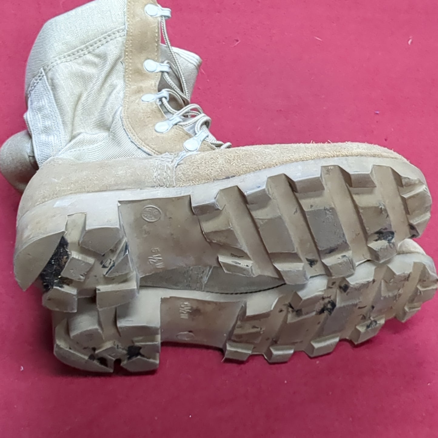 US Army 5 1/2 Wide Standard Issue Hot Weather Combat Boots Coyote 499 Tan Used (a09- DC14-NOV104)