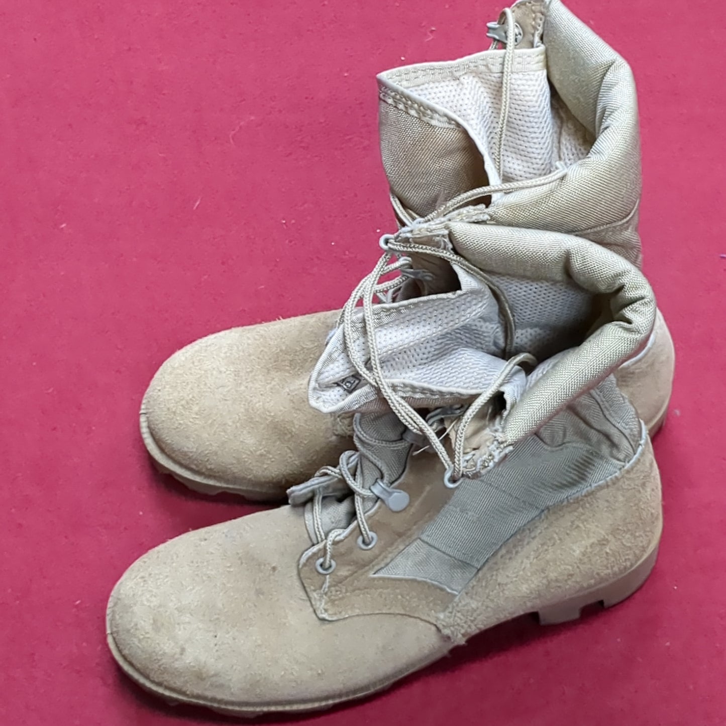 US Army 5 1/2 Wide Standard Issue Hot Weather Combat Boots Coyote 499 Tan Used (a09- DC14-NOV104)
