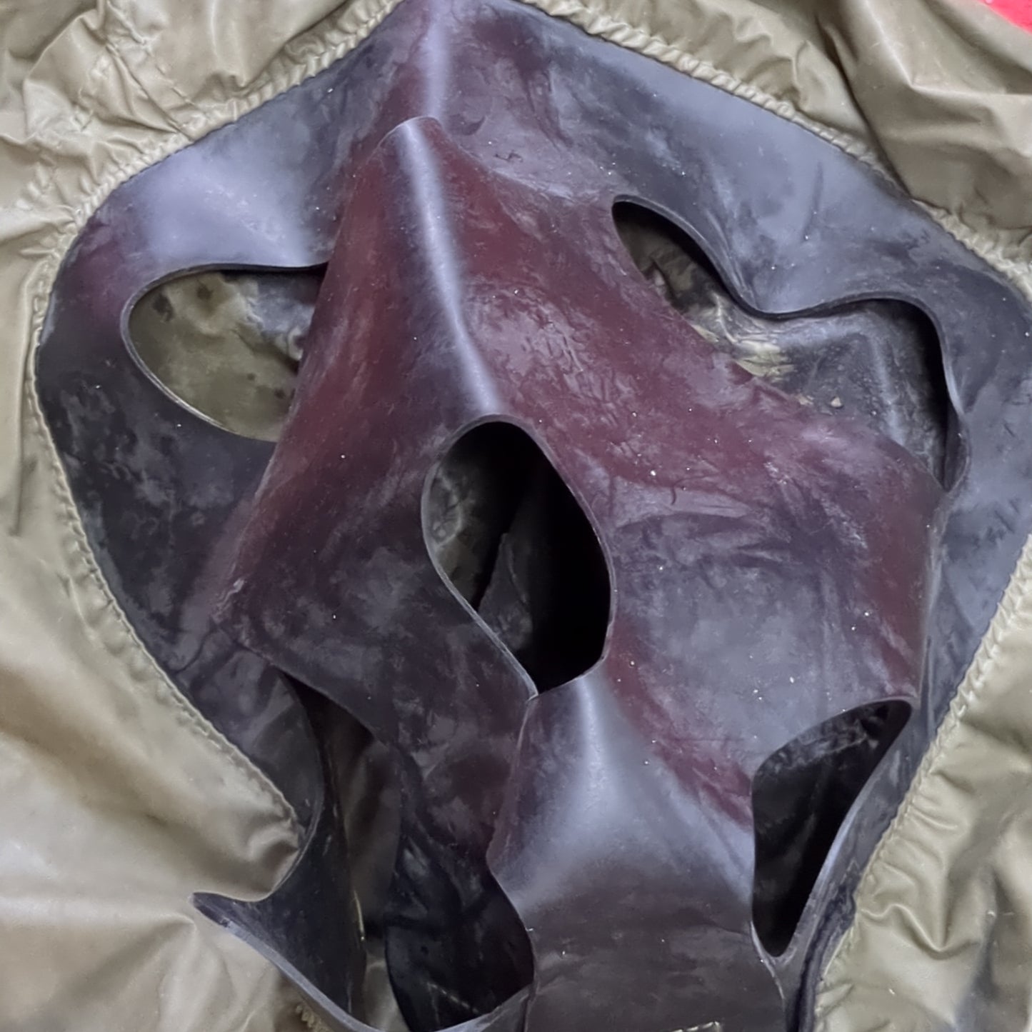 US Army Face piece Breathing Equipment Size: Small 2nd Skin (cbrn5 ac05-NOV131)