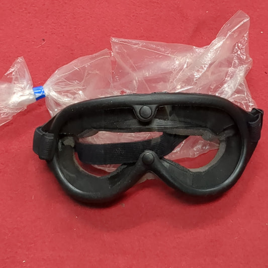 Vintage NOS USGI Sun Wind Dust Black Frame Goggles 1974 (cl2- (ab16-NOV142)