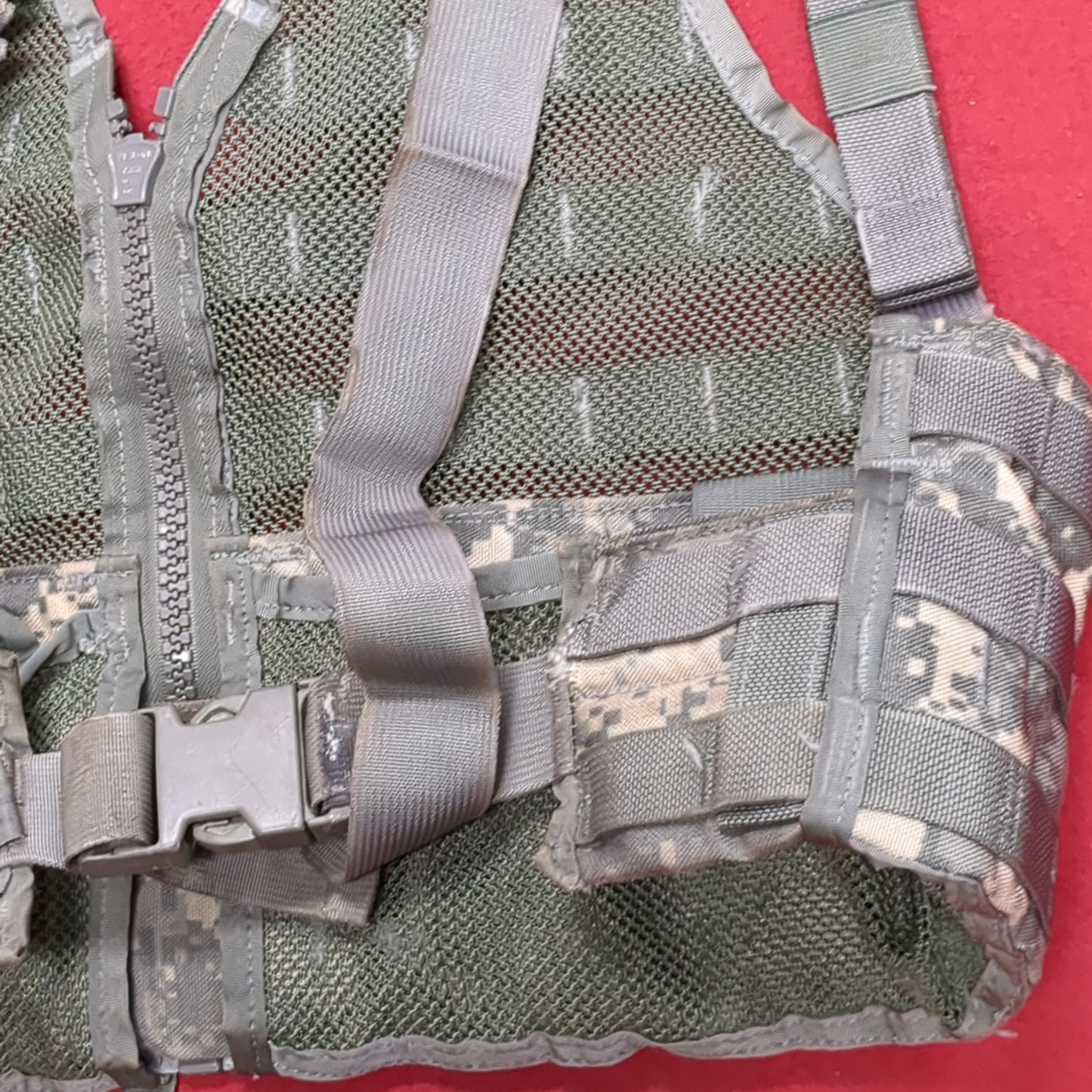 US Army ACU Digitial Camo Fighting Load Carrier FLC Molle Used (eb06-NOV159)