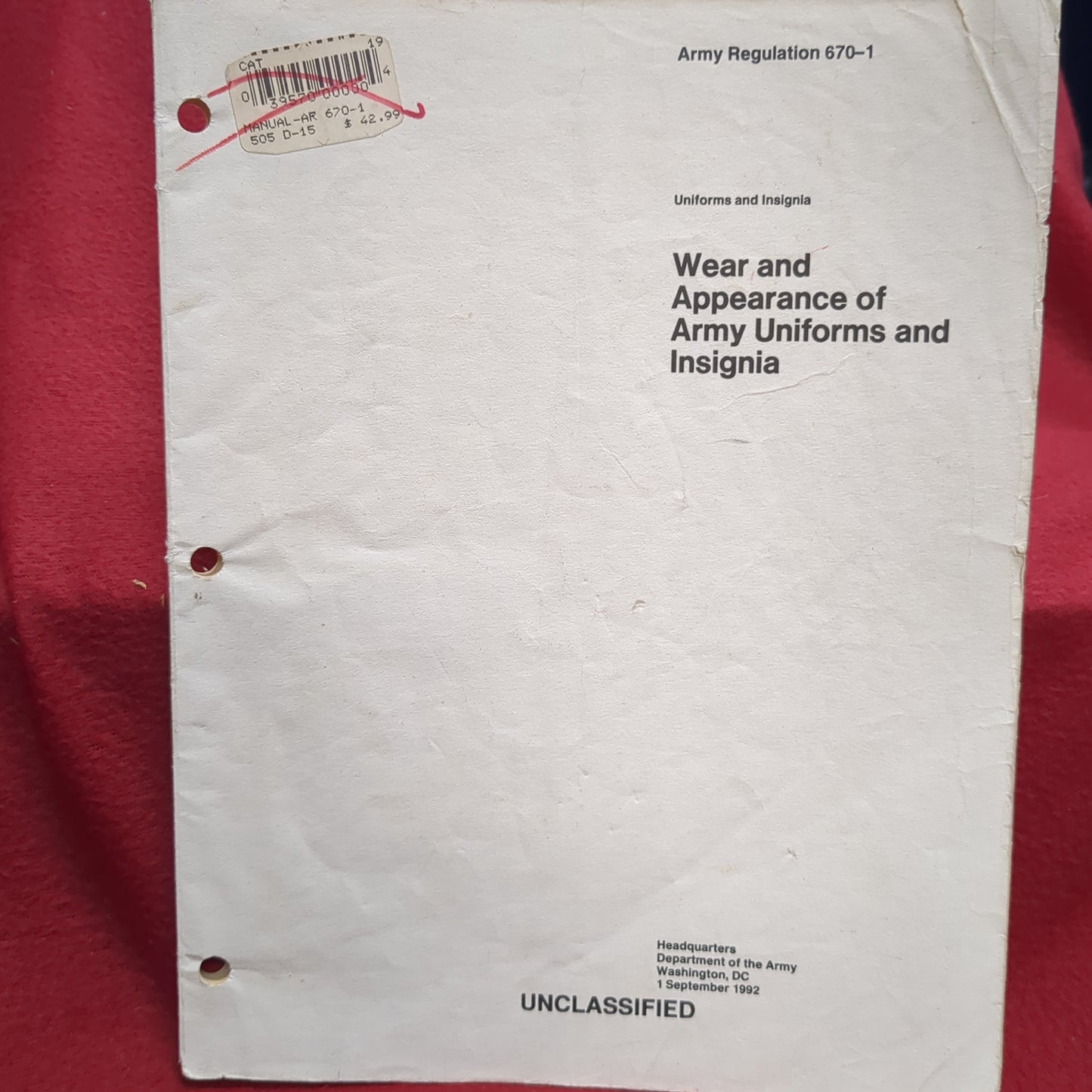 BOOK UNIFORMS AND INSIGNIA WEAR AND APPEARANCE OF ARMY UNIFORMS AND INSIGNIA 1 SEPTEMBER 1992 (BOX22)