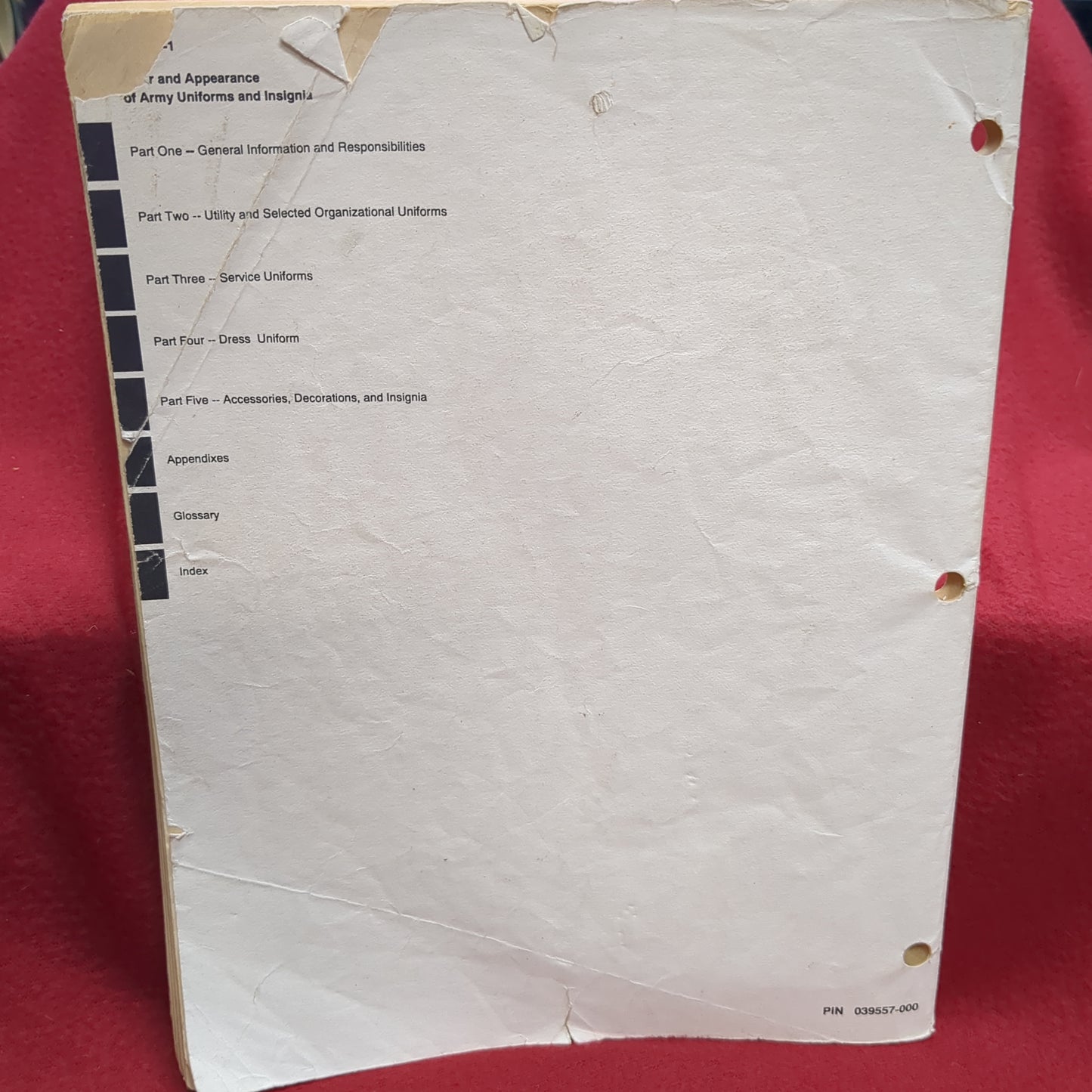 BOOK UNIFORMS AND INSIGNIA WEAR AND APPEARANCE OF ARMY UNIFORMS AND INSIGNIA 1 SEPTEMBER 1992 (BOX22)