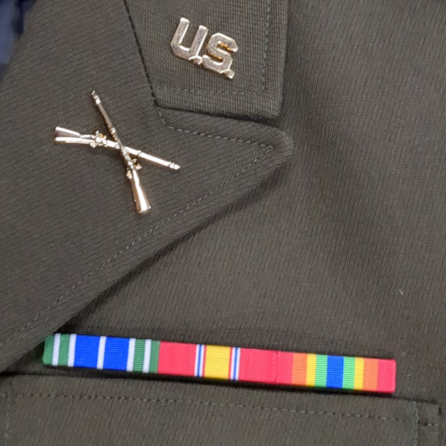 AGSU Army Green Service Uniform Jacket W/ Blue Cord, Tie, Ribbons, and Patches Male Dress Coat Size: 38 L-C Excellent Condition (GTT-DEC01)