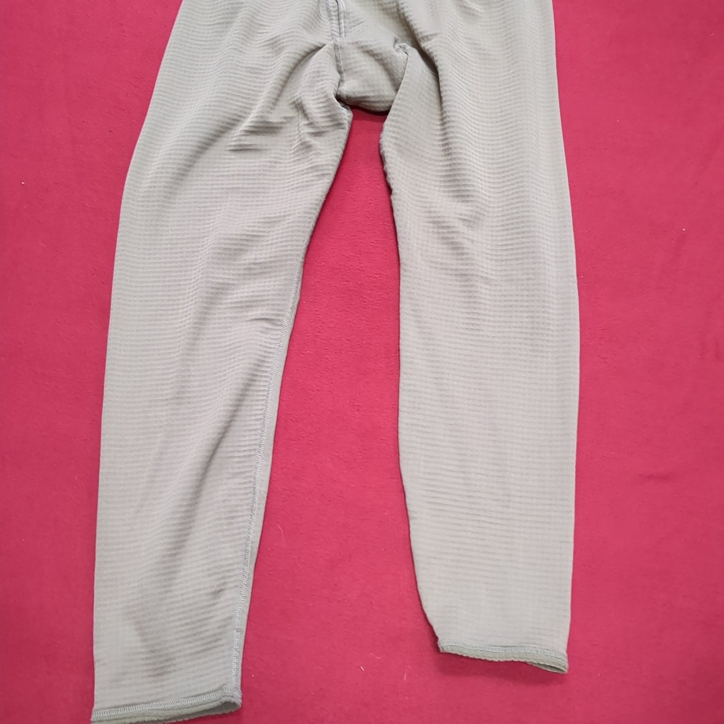 US Army Medium Regular Coyote Waffle Gen III Level 2 Bottoms Excellent Condition (waf2- fa02-JAN68)