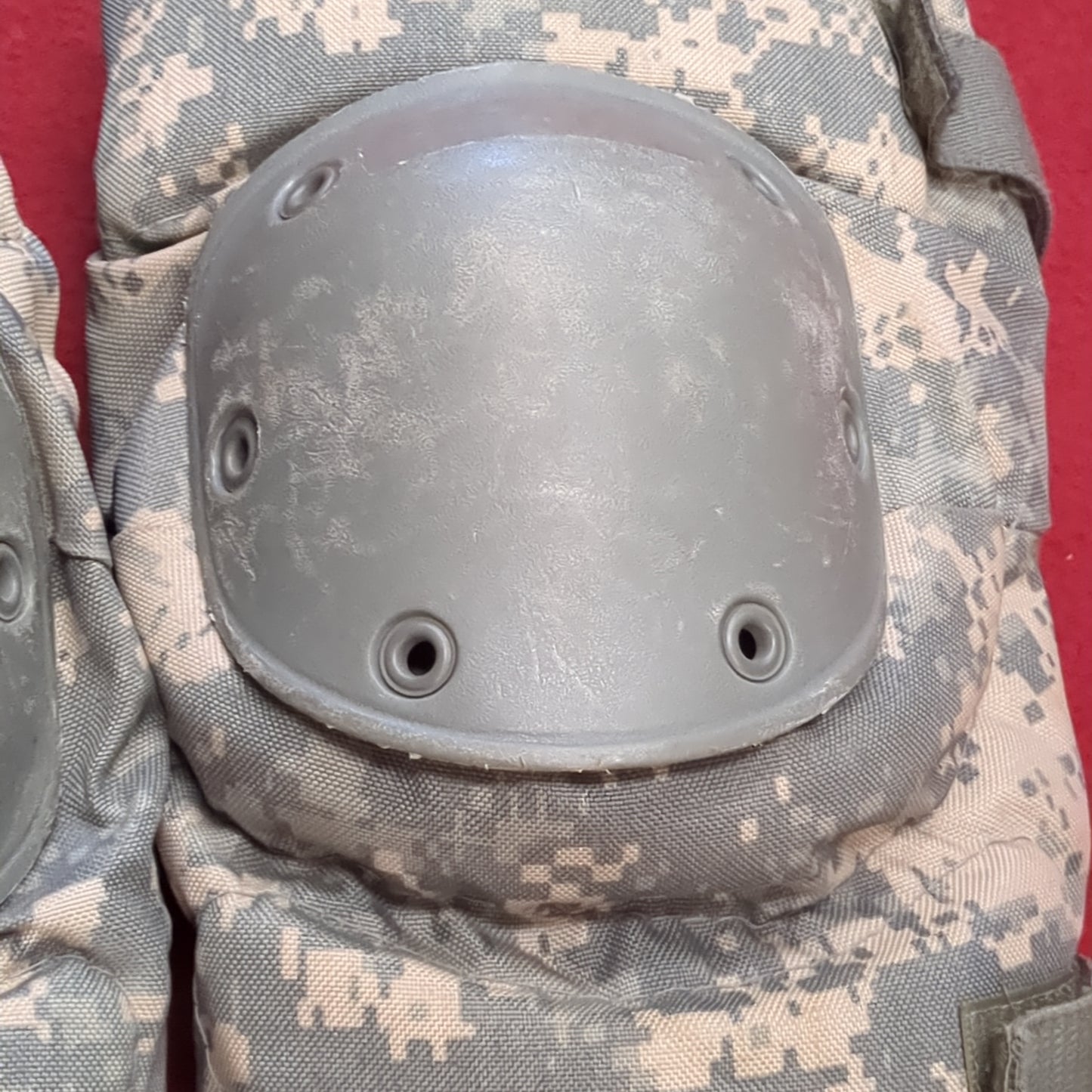 ALTA Large US Military Issue ACU UCP Knee Pads Used (da12-JAN182)