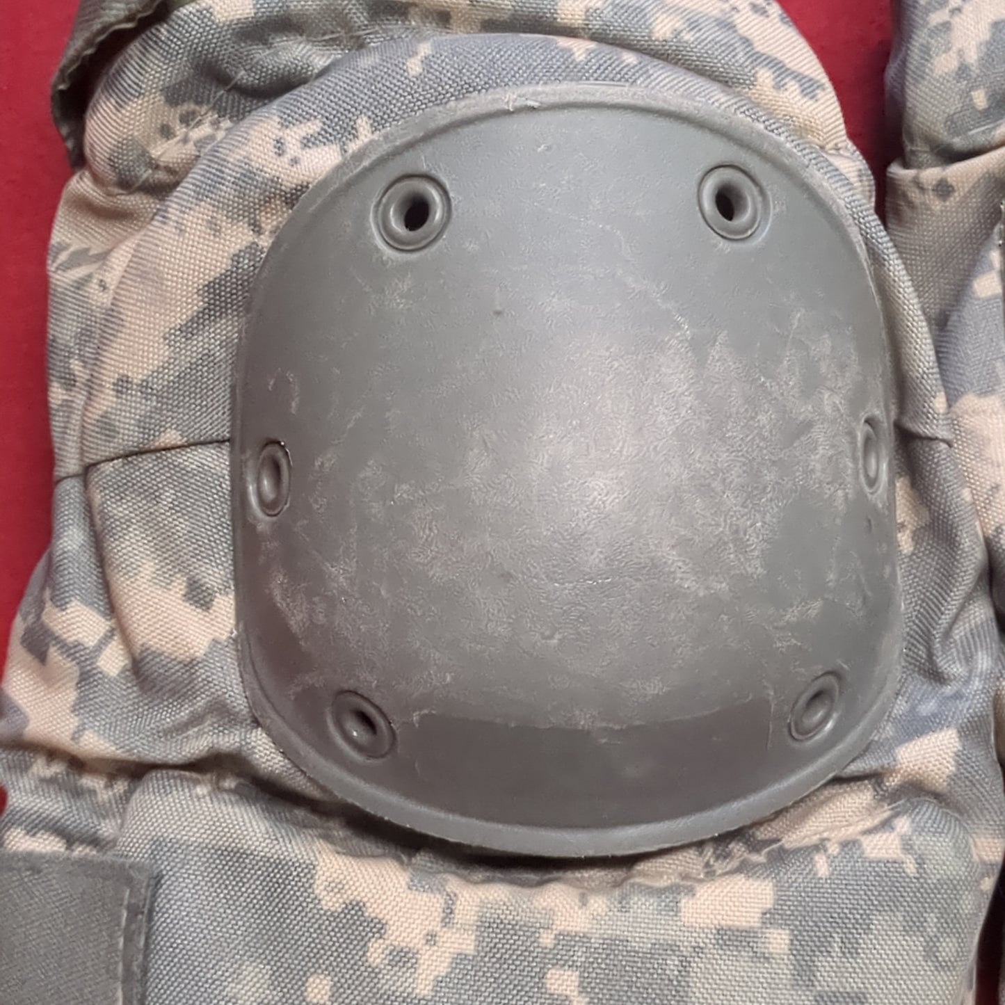ALTA Large US Military Issue ACU UCP Knee Pads Used (da12-JAN182)