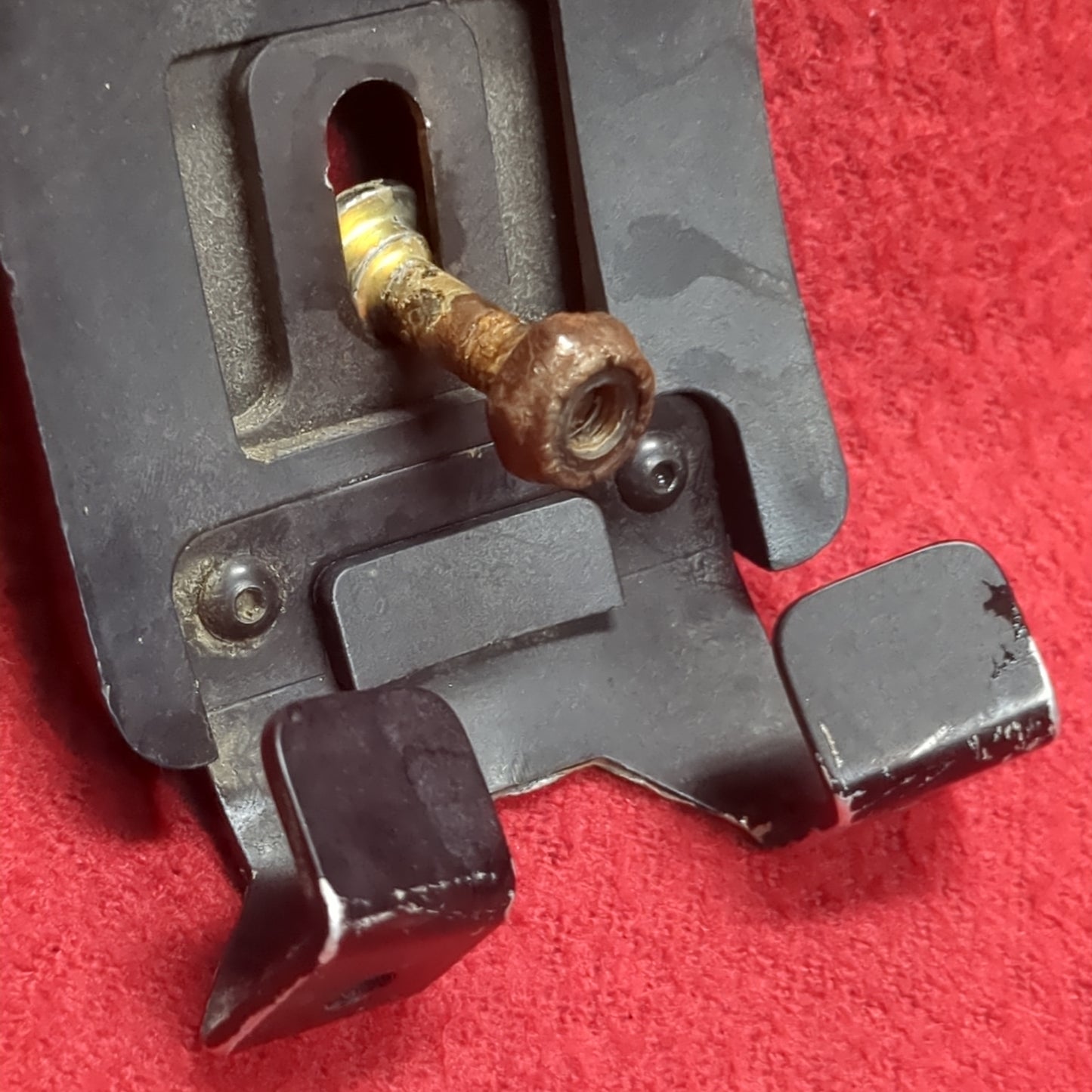 US Army Wilcox Bracket Lever NVG Helmet Base Plate w Screw Used (bar ac04-JAN198)