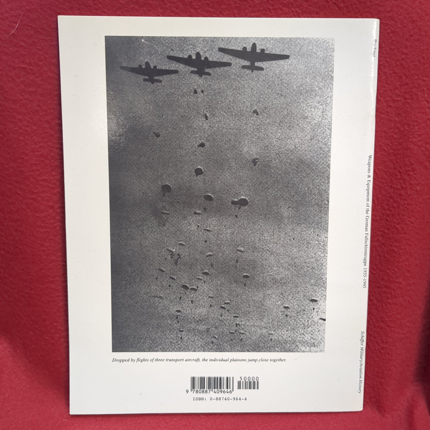 BOOK WEAPONS & EQUIPMENT/GERMAN FALLSCHIRMTRUPPE (BOX50)