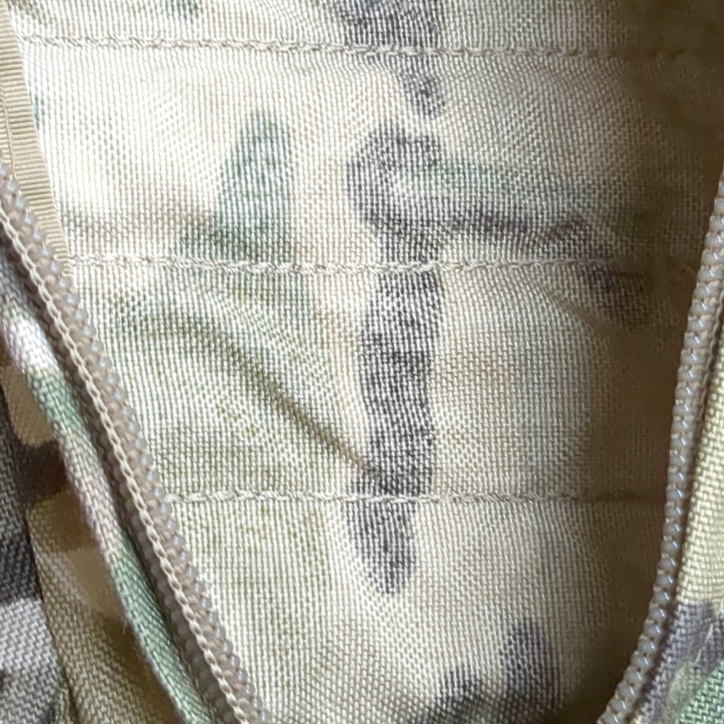 Tactical Tailor Horizontal Hydration Carrier Pack W/Malice Clips 100oz Used (34cr- ca2-FEB97)