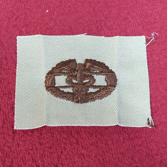 SET of NOS US Army Combat Field Medical Badge Sew on Patch Desert DCU Camouflage (WSA05-ZB)