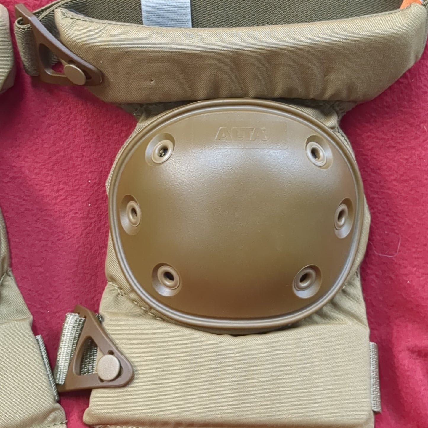 Alta Industries AltaPRO S Tactical Knee Pads Tactical Cordura Protection Coyote Good Condition (gcg2- da12-MAR32)