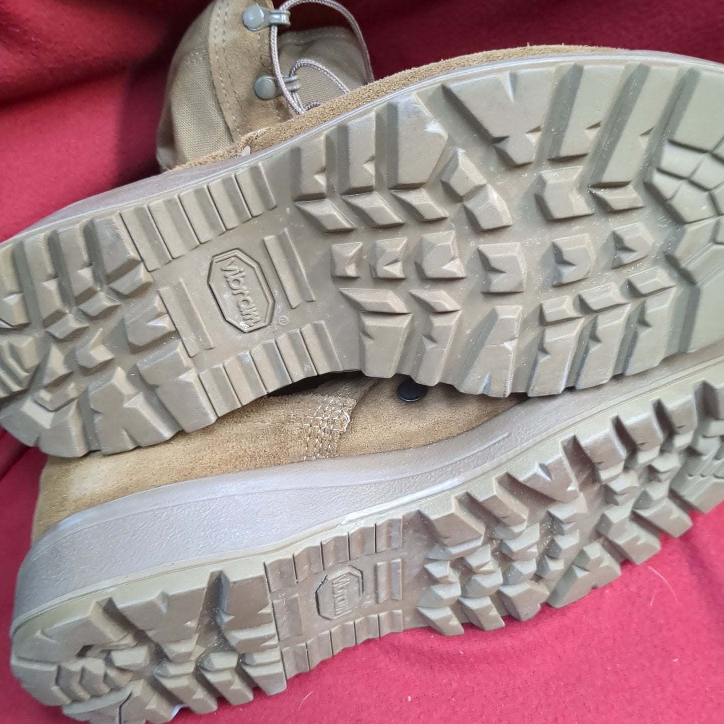 BELLEVILLE Desert Coyote Combat Boots 9.5 R AHWC 18-D-1001 Used (FA20-ALP51)