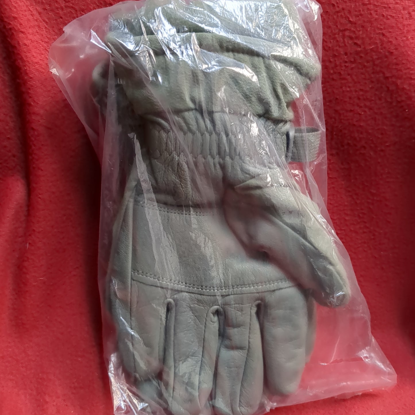 NOS -Unused- Men's Women's Intermediate Cold/Wet Gloves LARGE (cb02-ALP57)
