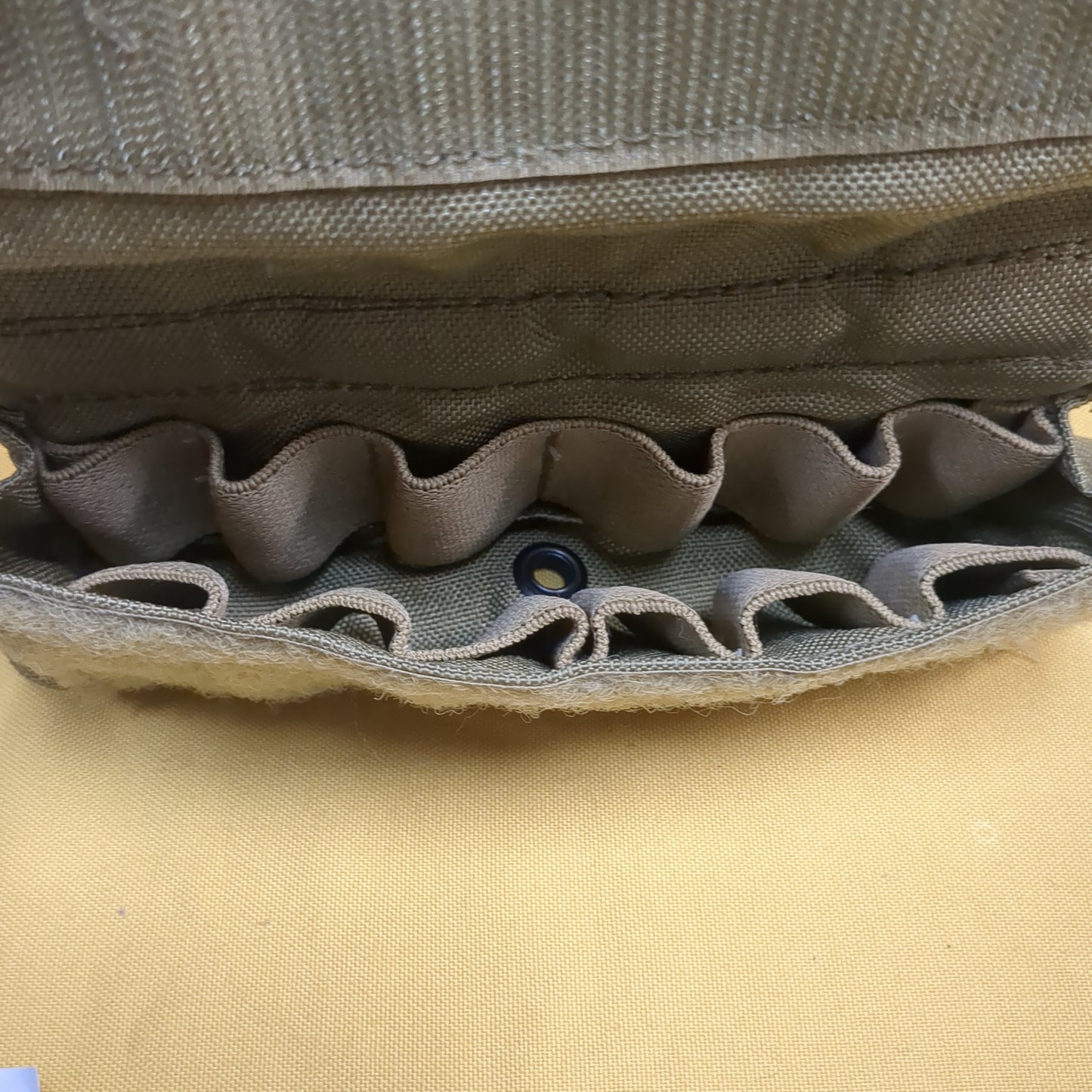 UNUSED Eagle Industries Khaki 12rd Shotgun Molle Pouch (34cr- ca2-yam45)