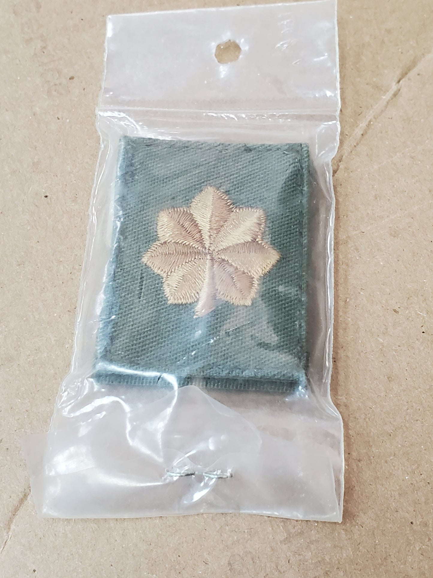 * Set of 2* US Army MAJOR Rank Collar Hook On OD Olive Drab Vietnam Era BDU Woodland (bu03-maj2)