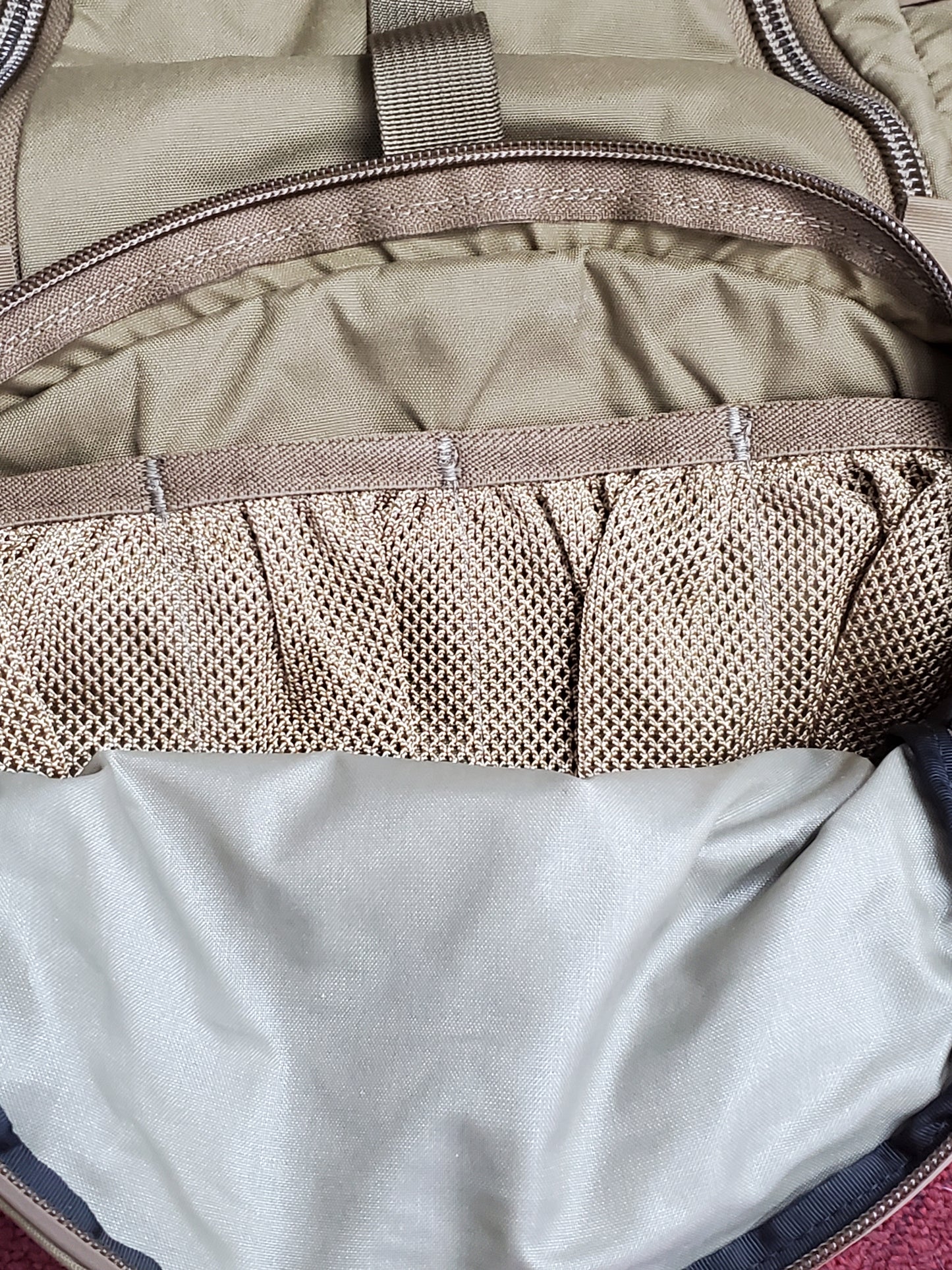 NEW - Mystery Ranch Gunfighter 24 Coyote Low-Profile Backpack (25feb17-gtt)