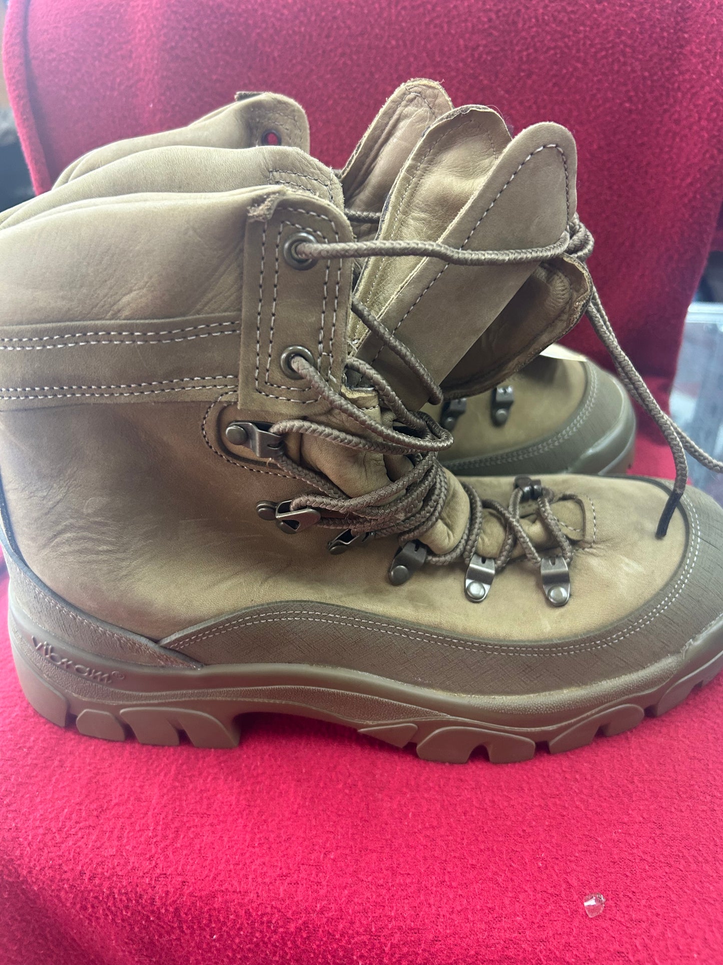 NWT US Army MCB 950 Belleville Gore-Tex 9R Boots Excellent Condition (DB13-MCB950-9R)