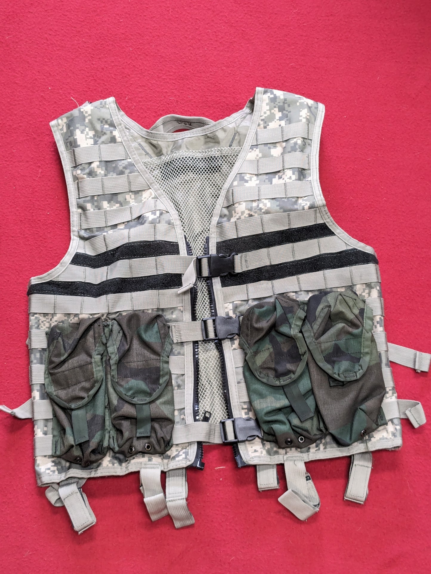 UTG taigear tg107C UCP / black Camo molle web tactical vest w/ pouches used (eb06-enu80)