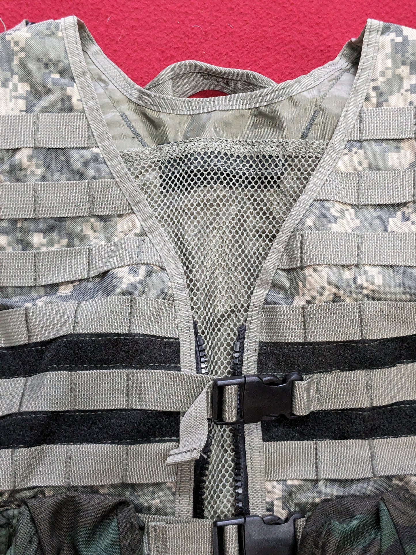 UTG taigear tg107C UCP / black Camo molle web tactical vest w/ pouches used (eb06-enu80)