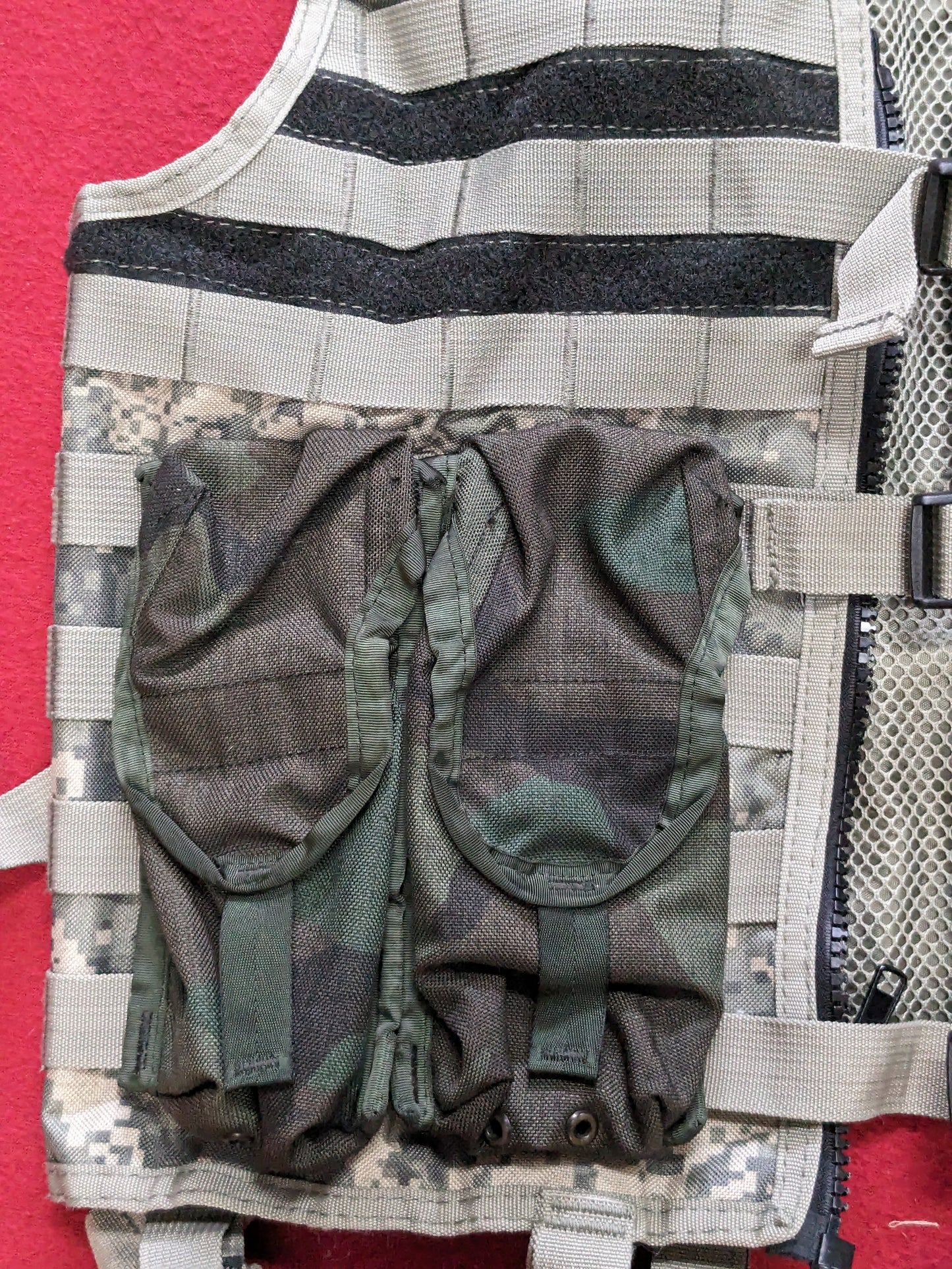UTG taigear tg107C UCP / black Camo molle web tactical vest w/ pouches used (eb06-enu80)