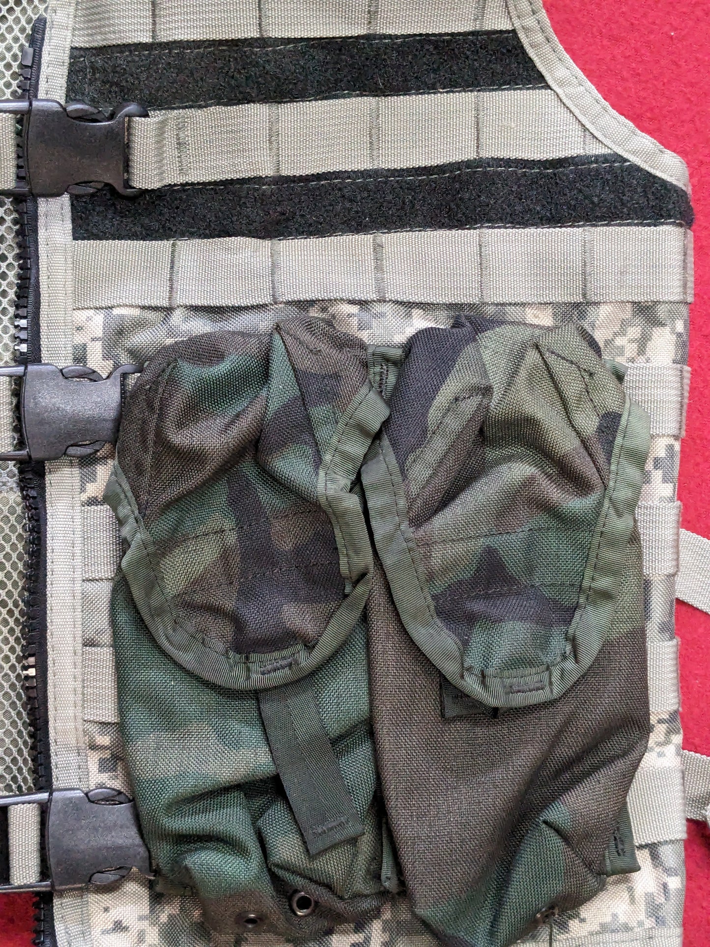 UTG taigear tg107C UCP / black Camo molle web tactical vest w/ pouches used (eb06-enu80)
