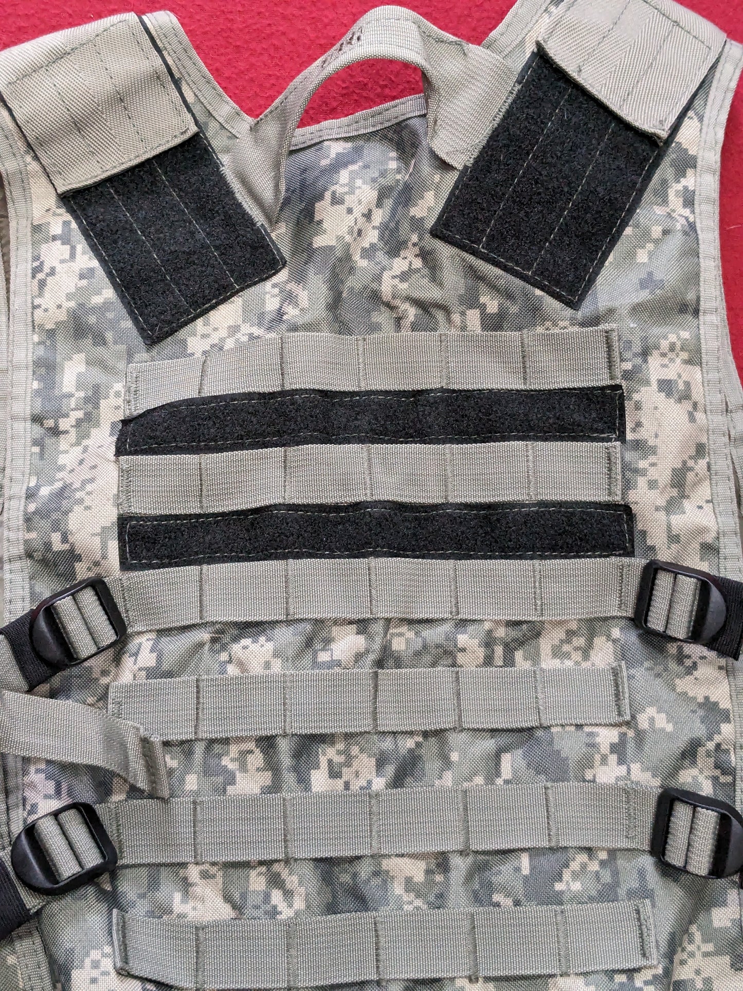 UTG taigear tg107C UCP / black Camo molle web tactical vest w/ pouches used (eb06-enu80)