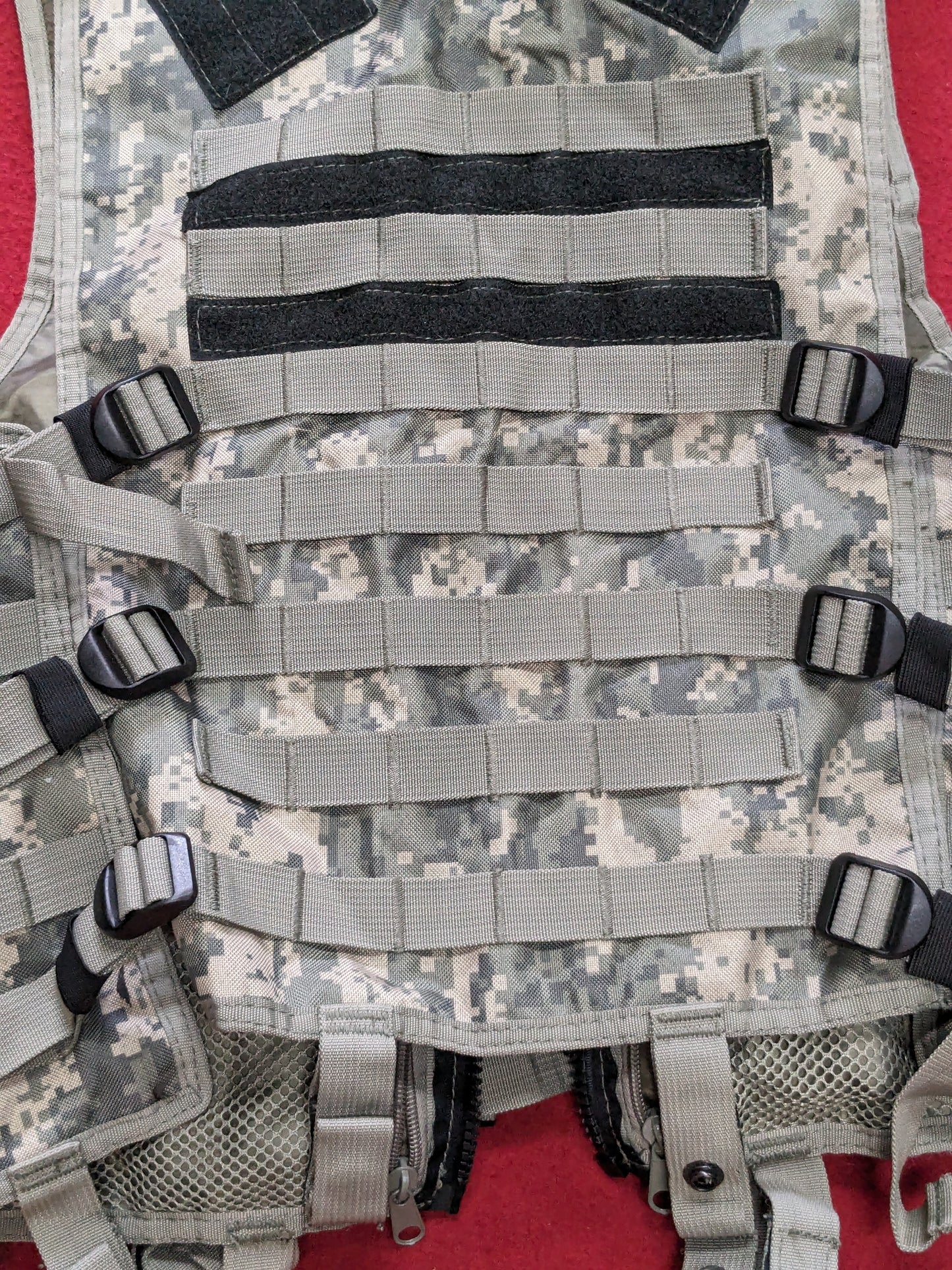 UTG taigear tg107C UCP / black Camo molle web tactical vest w/ pouches used (eb06-enu80)