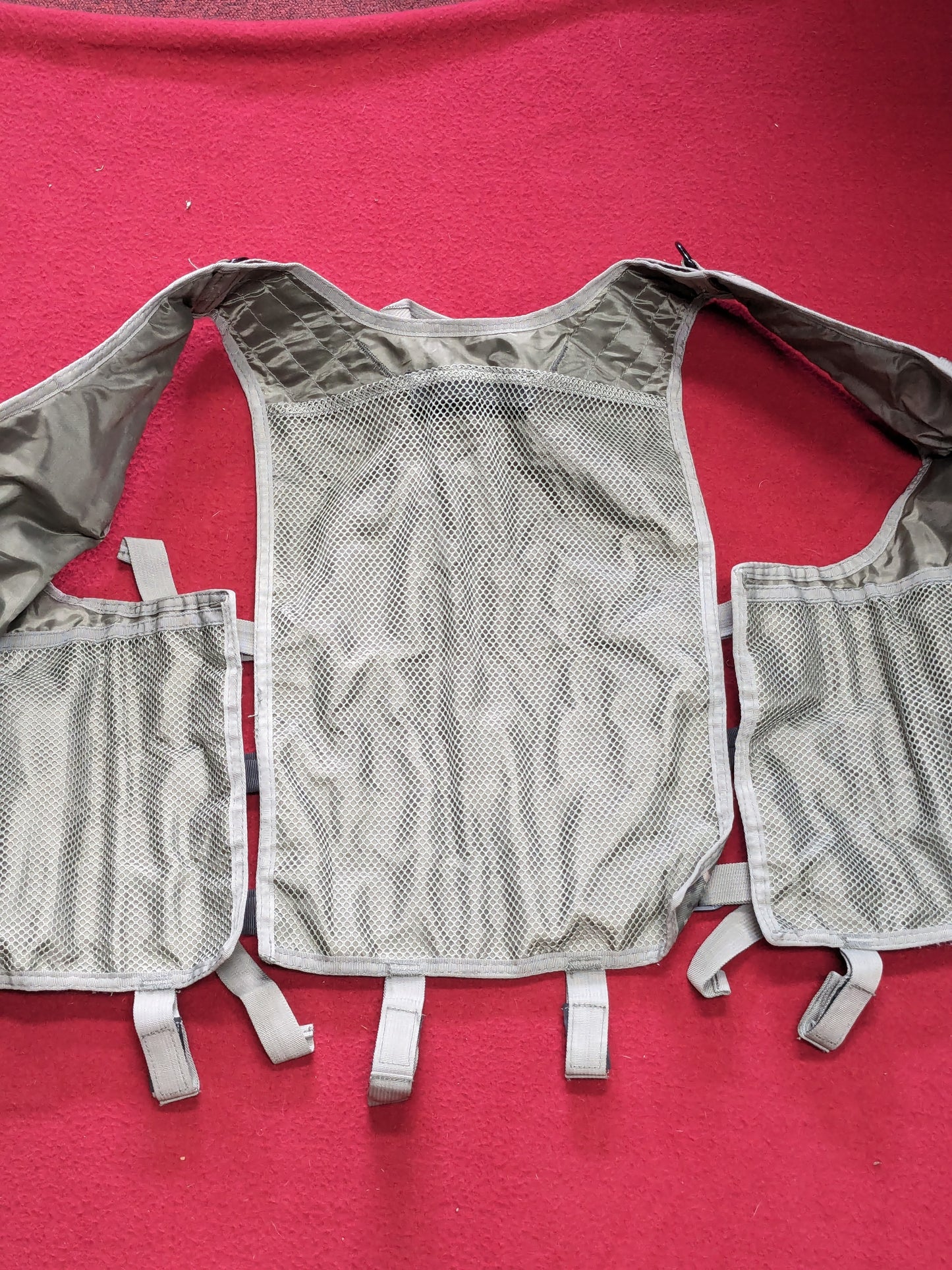 UTG taigear tg107C UCP / black Camo molle web tactical vest w/ pouches used (eb06-enu80)