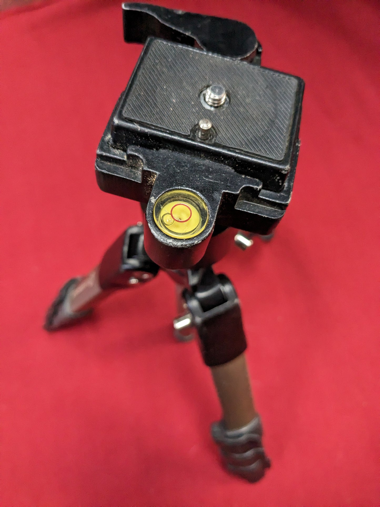 Compact aluminum tripod ball head quick release plate w/ bushnell tactical tripod kit bag (BB02-enu115)