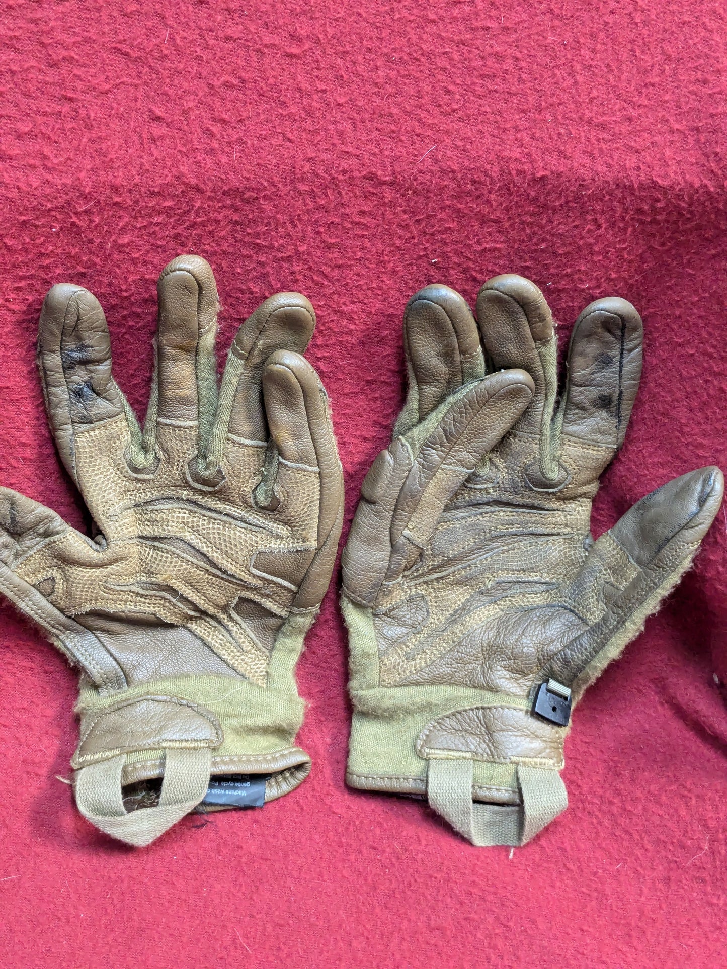 Outdoor Research Firemark Sensor Gloves - USA Coyote Medium Used (cb02-ENU197)