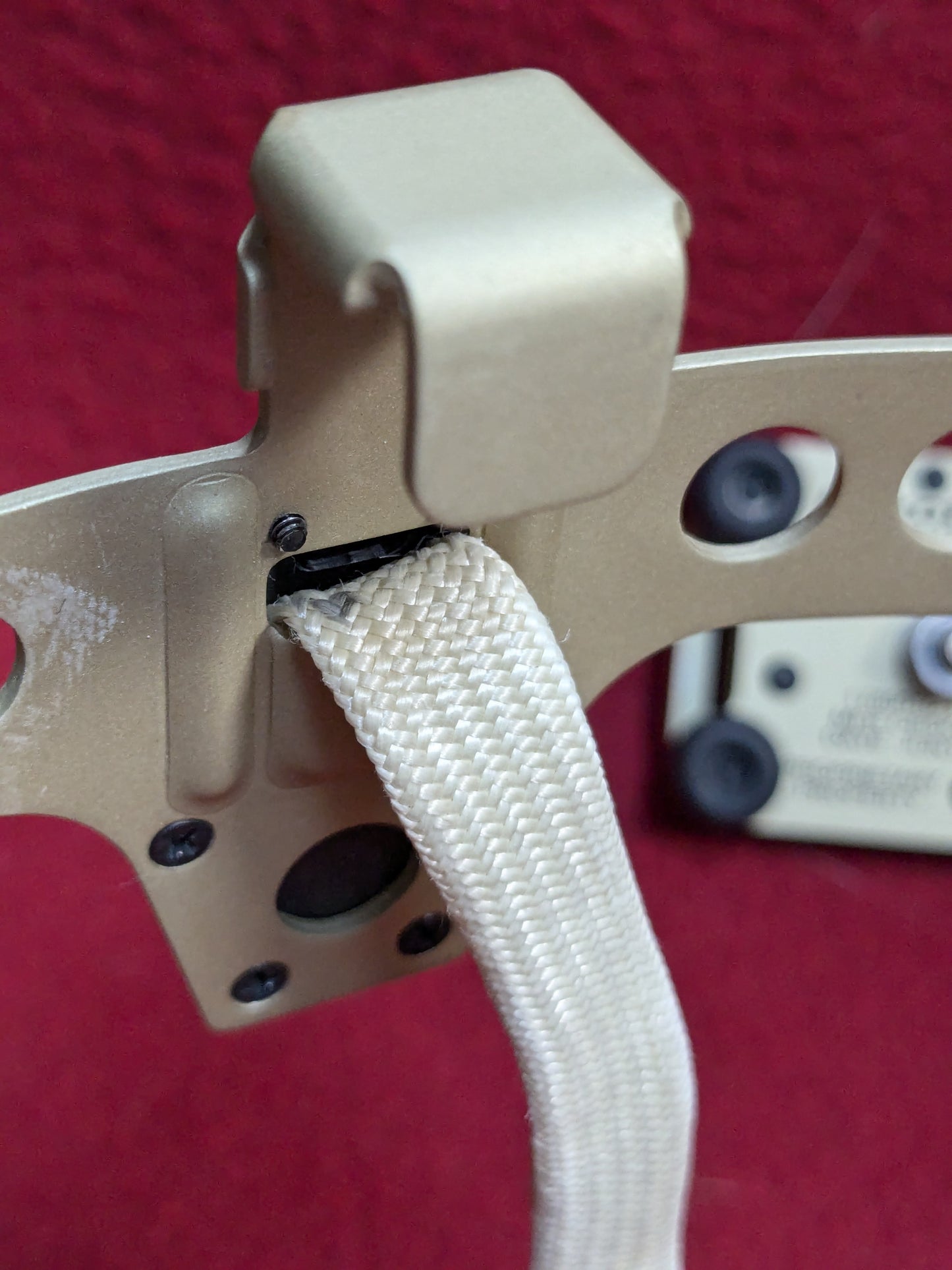 Norotos ENVG Night Vision Helmet Mount Shroud Wire AN/PSQ-20 Good Condition (bar ac04-YLU37)