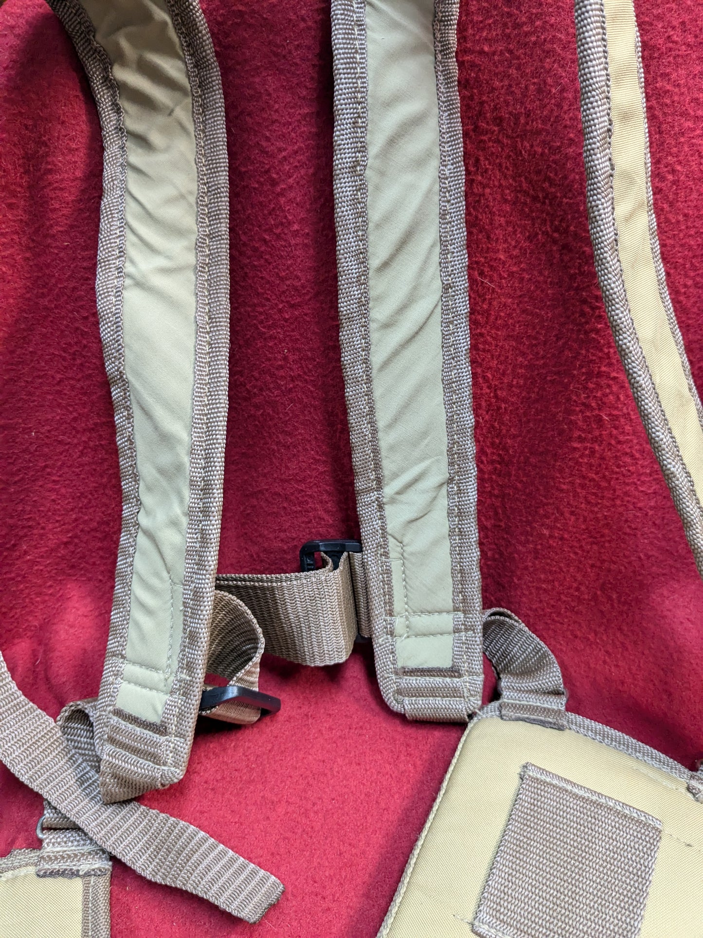 Holster Shoulders Ammo Pouch Tan Used (31cr- ca6-YLU90)