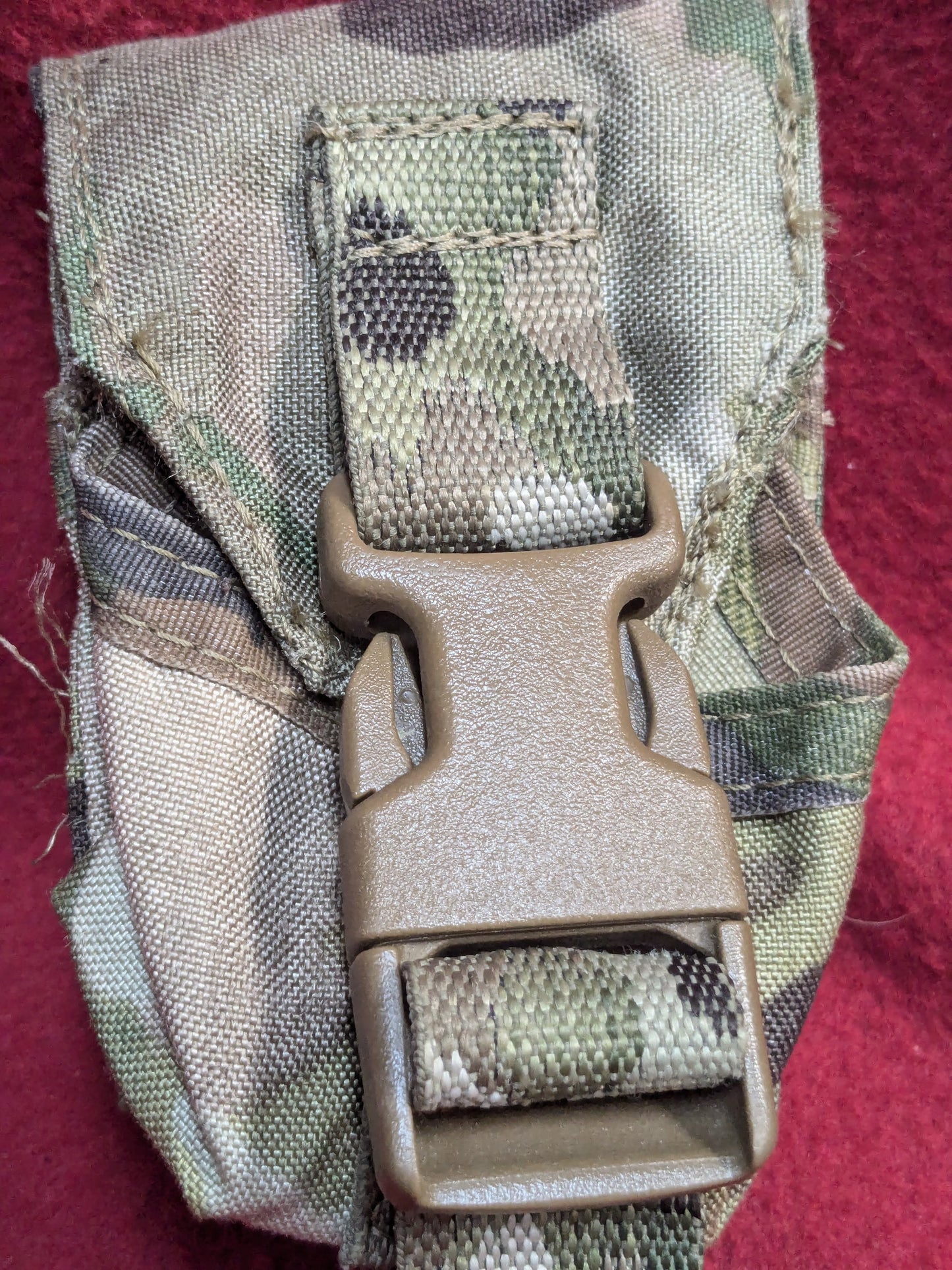 US Army Hand Grenade / Compass Pouch Multicam Camo Molle Used (36cr- ca4-YLU180)
