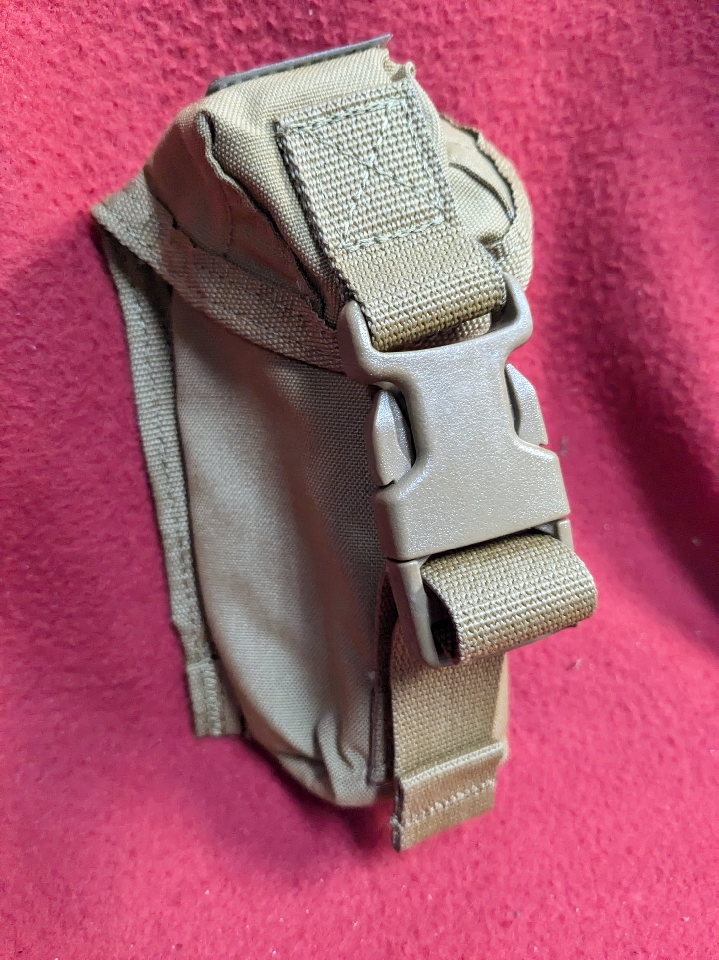 Surefire Coyote Suppressor Pouch DWG Coyote MOLLE Used (36cr- ca4-YLU196)