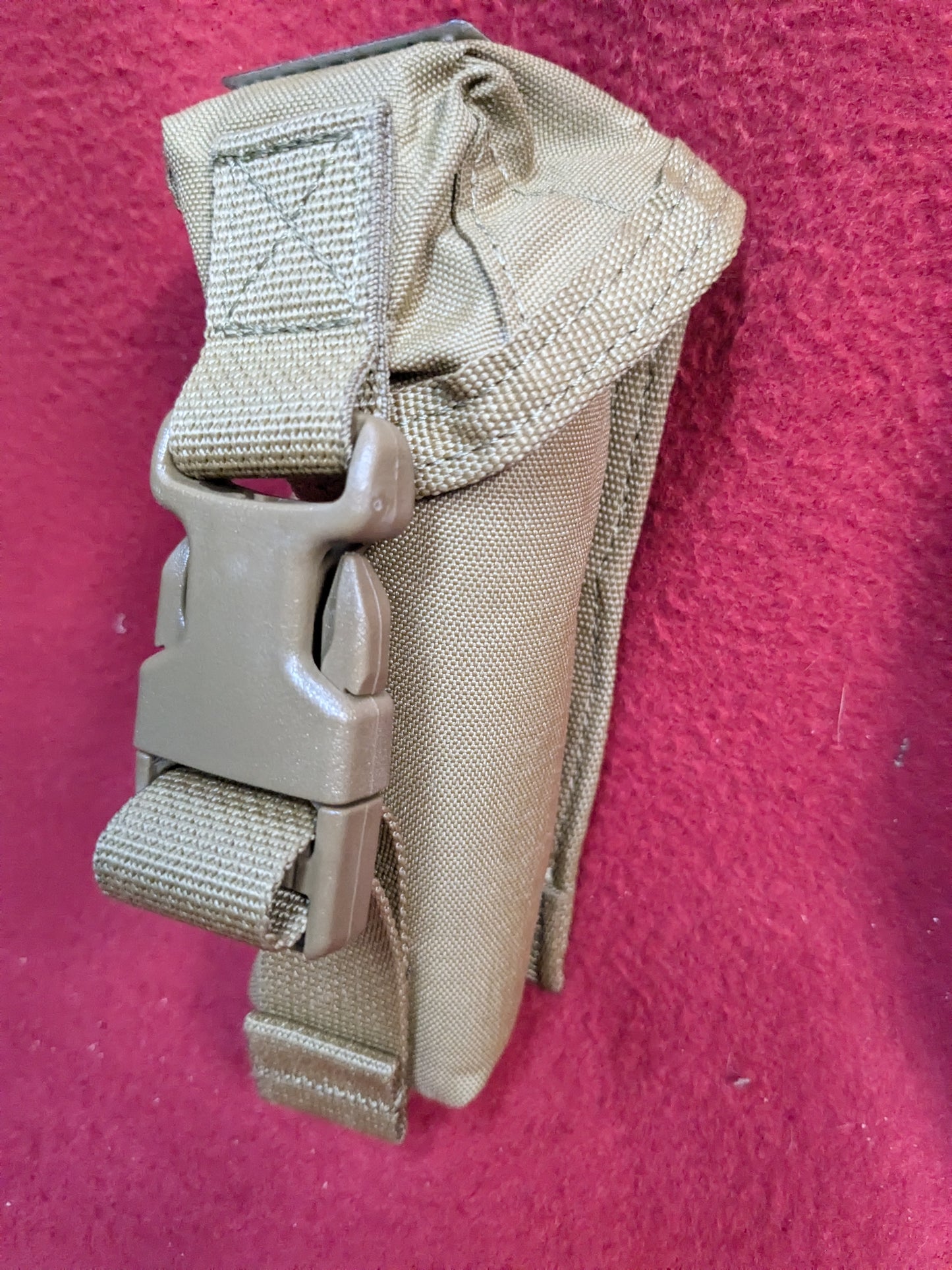 Surefire Coyote Suppressor Pouch DWG Coyote MOLLE Used (36cr- ca4-YLU196)