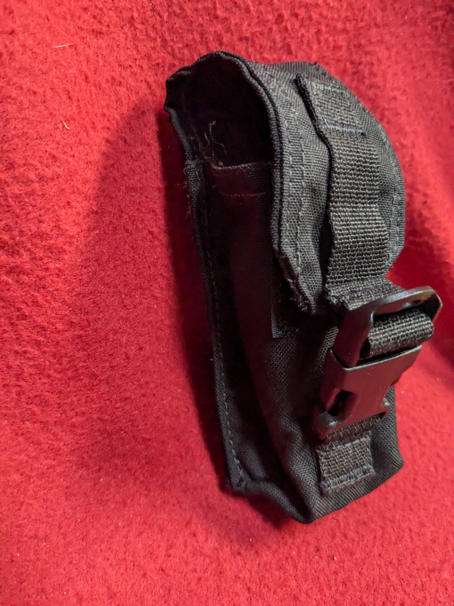 TYR TACTICAL SINGLE FLASHBANG POUCH Black Used (36cr- ca4-YLU198)