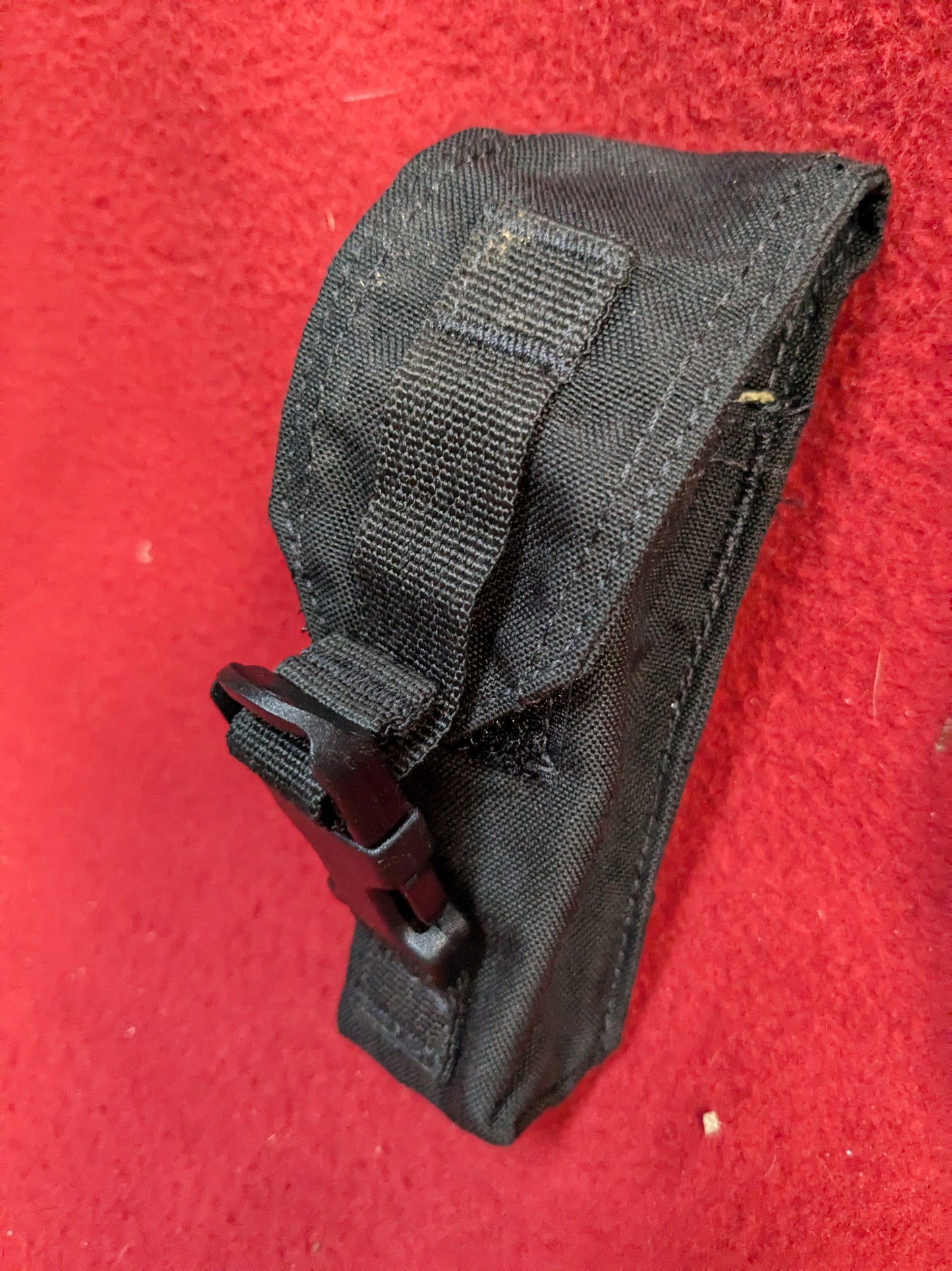 TYR TACTICAL SINGLE FLASHBANG POUCH Black Used (36cr- ca4-YLU198)