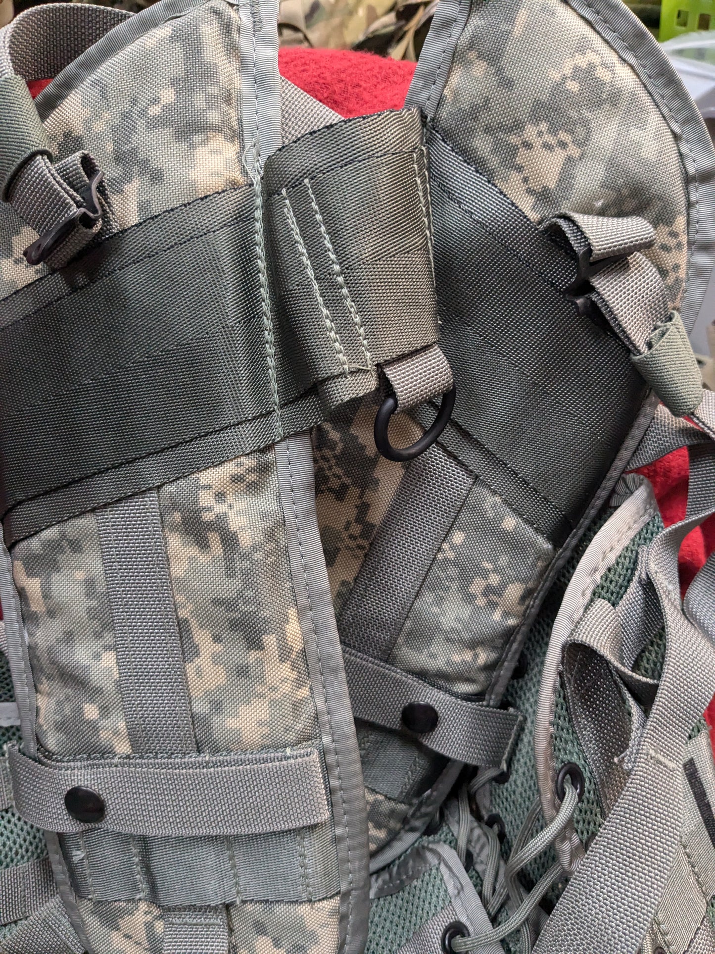 US ARMY ACU/UCP CAMOUFLAGE MOLLE MEDIC WEBBING LOAD BEARING VEST (01cr- ca14-GUA34)