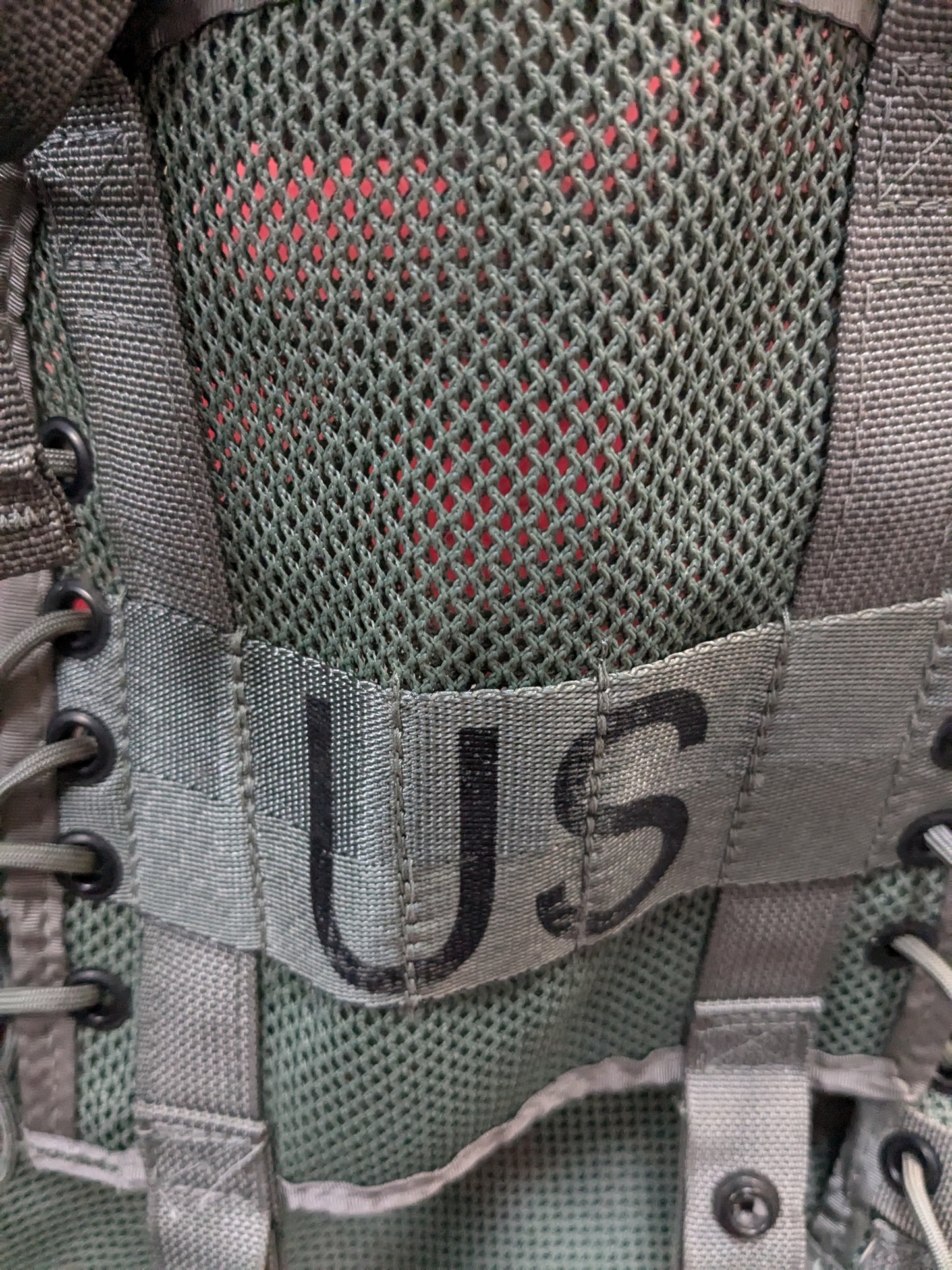US ARMY ACU/UCP CAMOUFLAGE MOLLE MEDIC WEBBING LOAD BEARING VEST (01cr- ca14-GUA34)