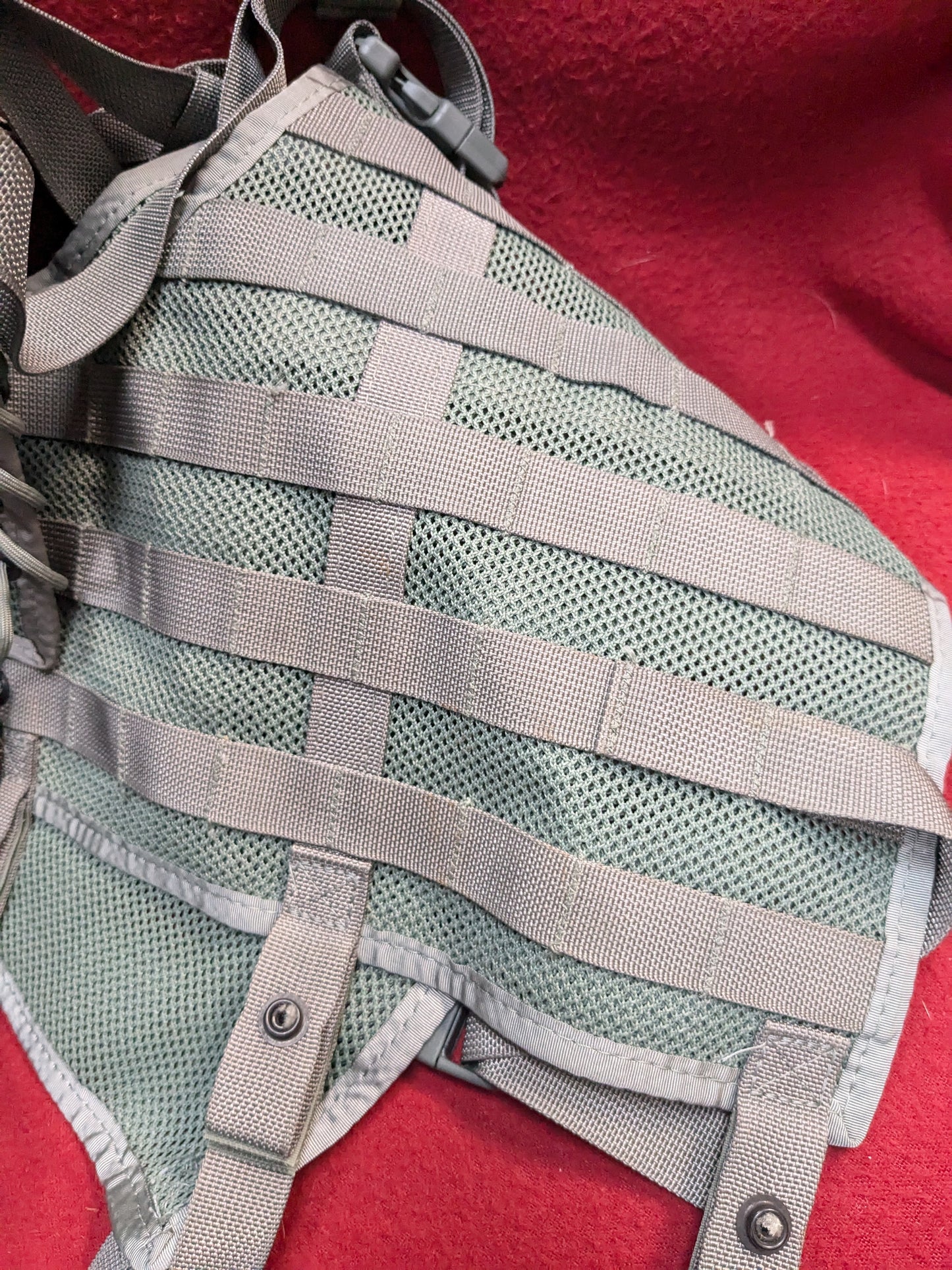 US ARMY ACU/UCP CAMOUFLAGE MOLLE MEDIC WEBBING LOAD BEARING VEST (01cr- ca14-GUA34)