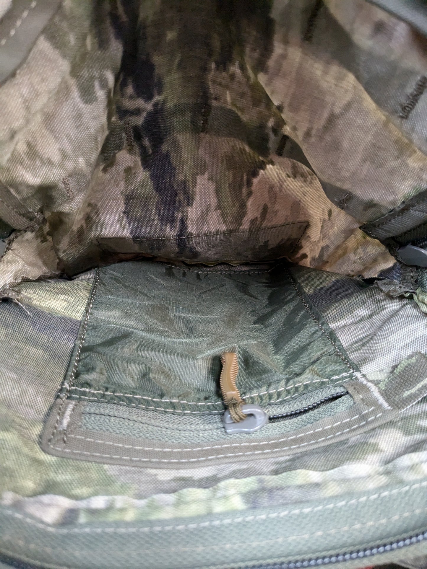 Mayflower Velocity Systems A-TACS Camo 30L Summit Pack Excellent Condition ATACS (BA04-GUA116)