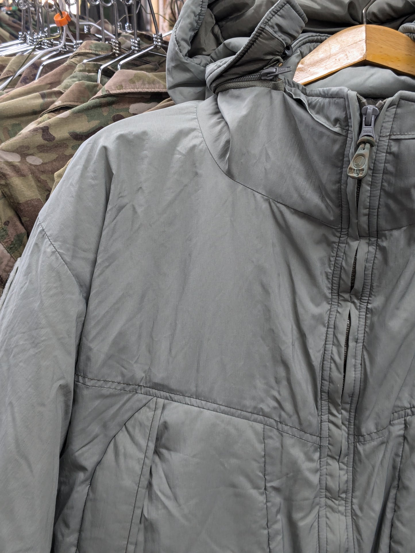 NOS Halys Primaloft Level 7 Parka ECWS Medium Marshmellow Jacket (AA07S-25APR64)