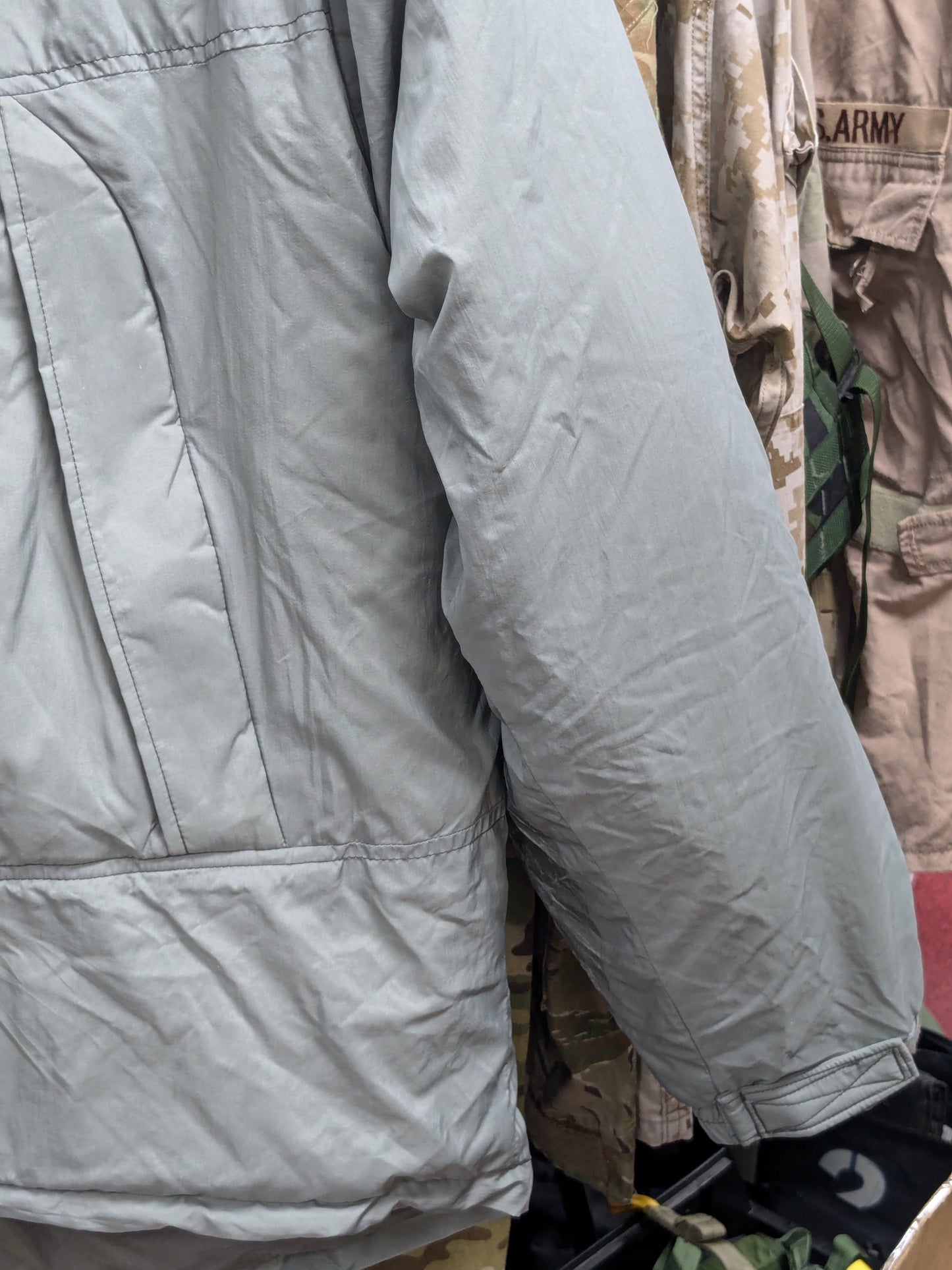 NOS Halys Primaloft Level 7 Parka ECWS Medium Marshmellow Jacket (AA07S-25APR64)