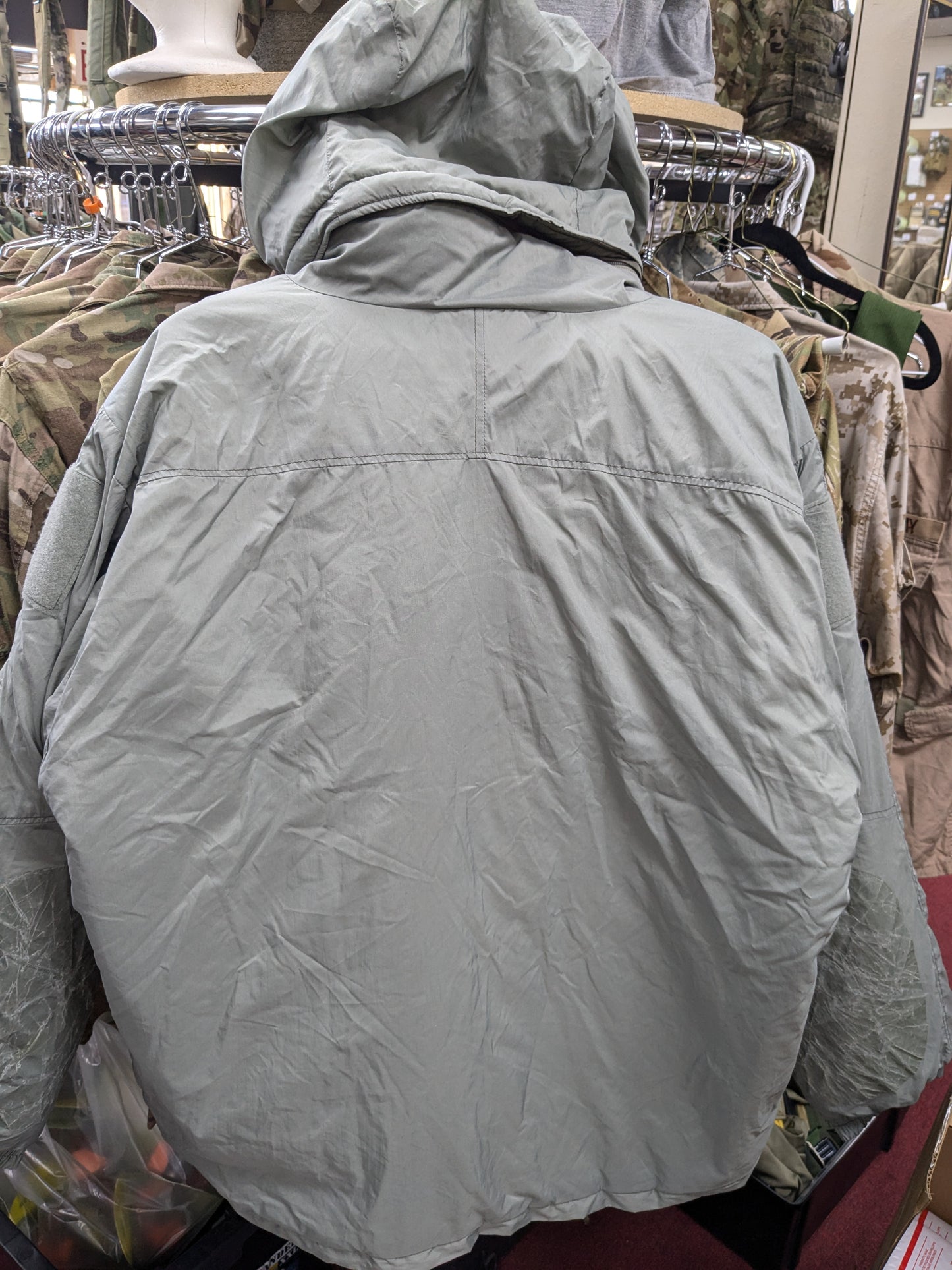 NOS Halys Primaloft Level 7 Parka ECWS Medium Marshmellow Jacket (AA07S-25APR64)