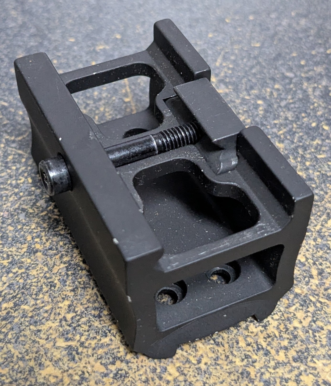 Picatinny Rail Mounting Clamp Black (FA8-26Apr11)
