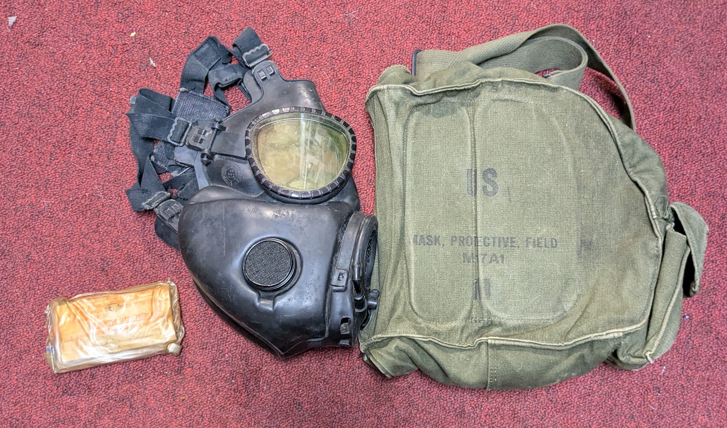 M17 Gas Mask w/Carrying Satchel Medium (CB10-25Sep116)